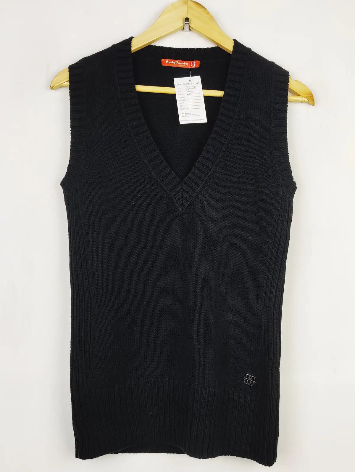 Buy online pre-used pre-loved 100% authentic & Original branded Belly Barlay (SL-3187) available in Pakistan. Top international brands avilable.