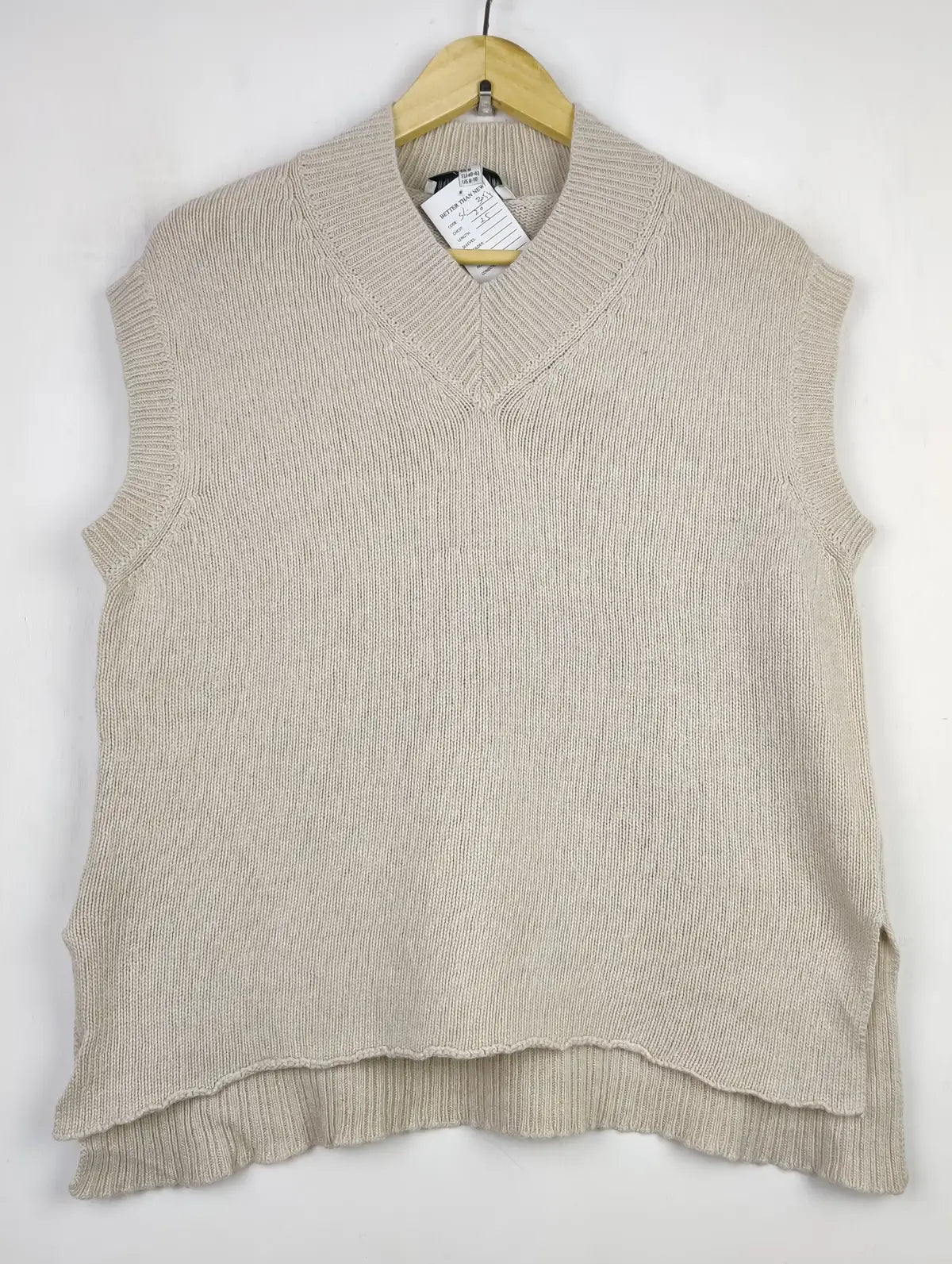 Buy online pre-used pre-loved 100% authentic & Original branded Carolyn Donnelly (SL-3281) available in Pakistan. Top international brands avilable.