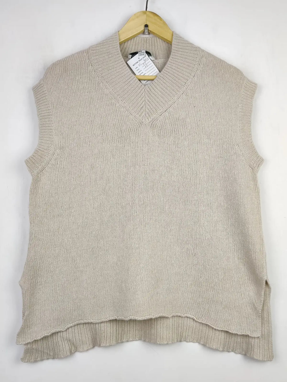 Buy online pre-used pre-loved 100% authentic & Original branded Carolyn Donnelly (SL-3281) available in Pakistan. Top international brands avilable.