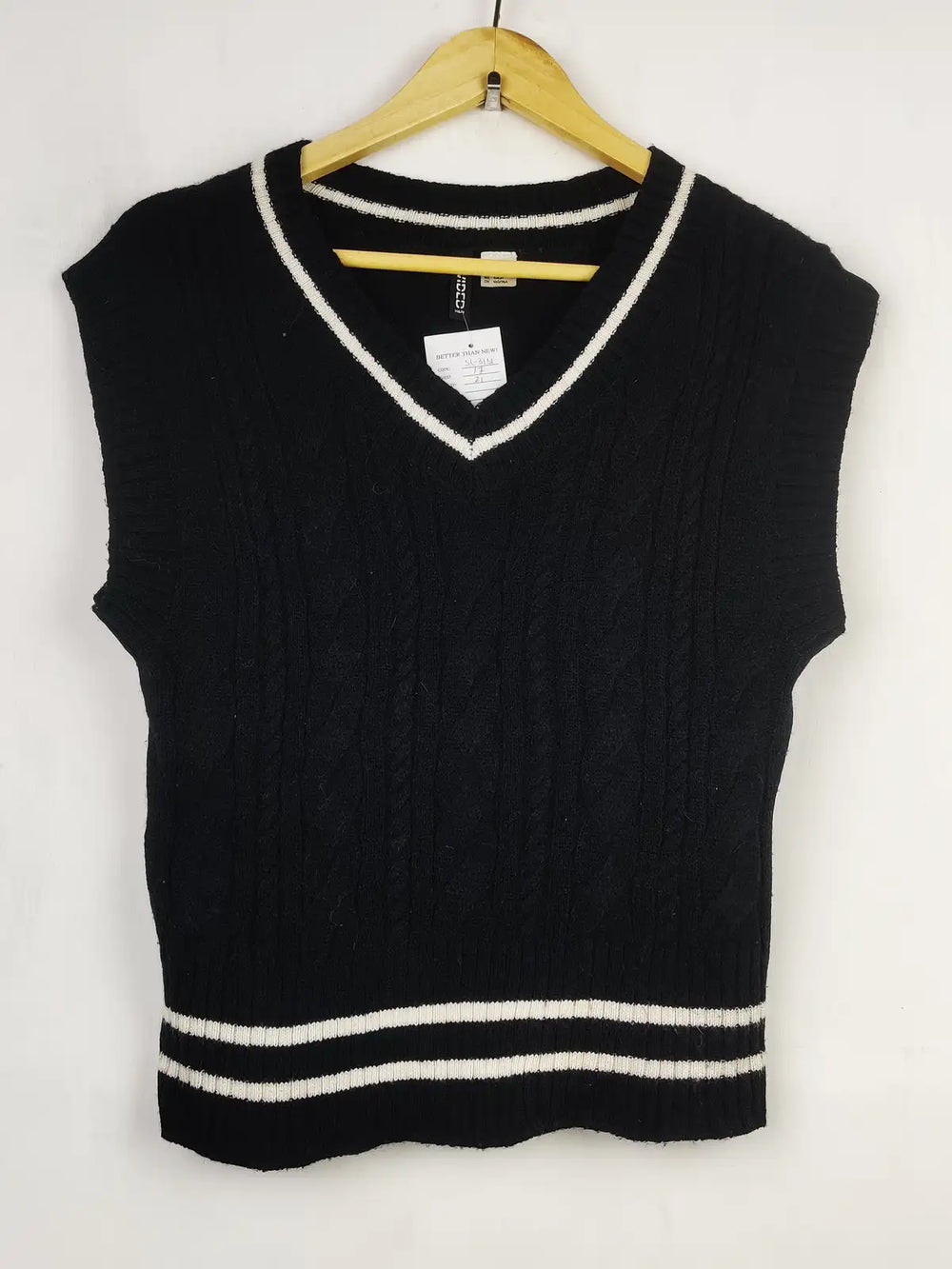 Buy online pre-used pre-loved 100% authentic & Original branded H&M (SL-3358) available in Pakistan. Top international brands avilable.