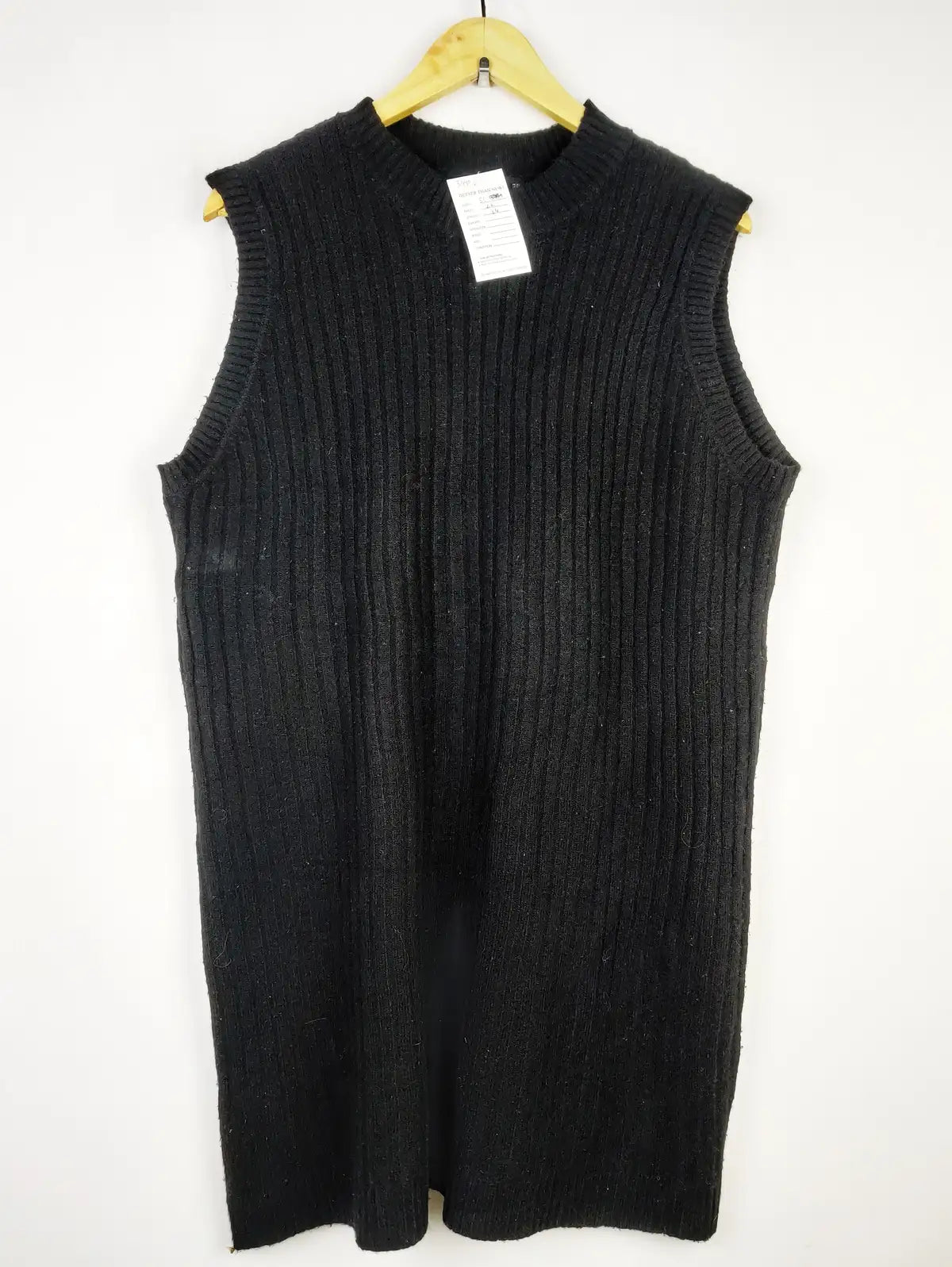 Buy online pre-used pre-loved 100% authentic & Original branded F&F (SL-3440) available in Pakistan. Top international brands avilable.
