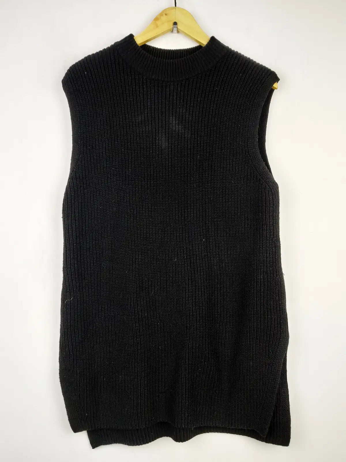 Buy online pre-used pre-loved 100% authentic & Original branded H&M (SL-3474) available in Pakistan. Top international brands avilable.