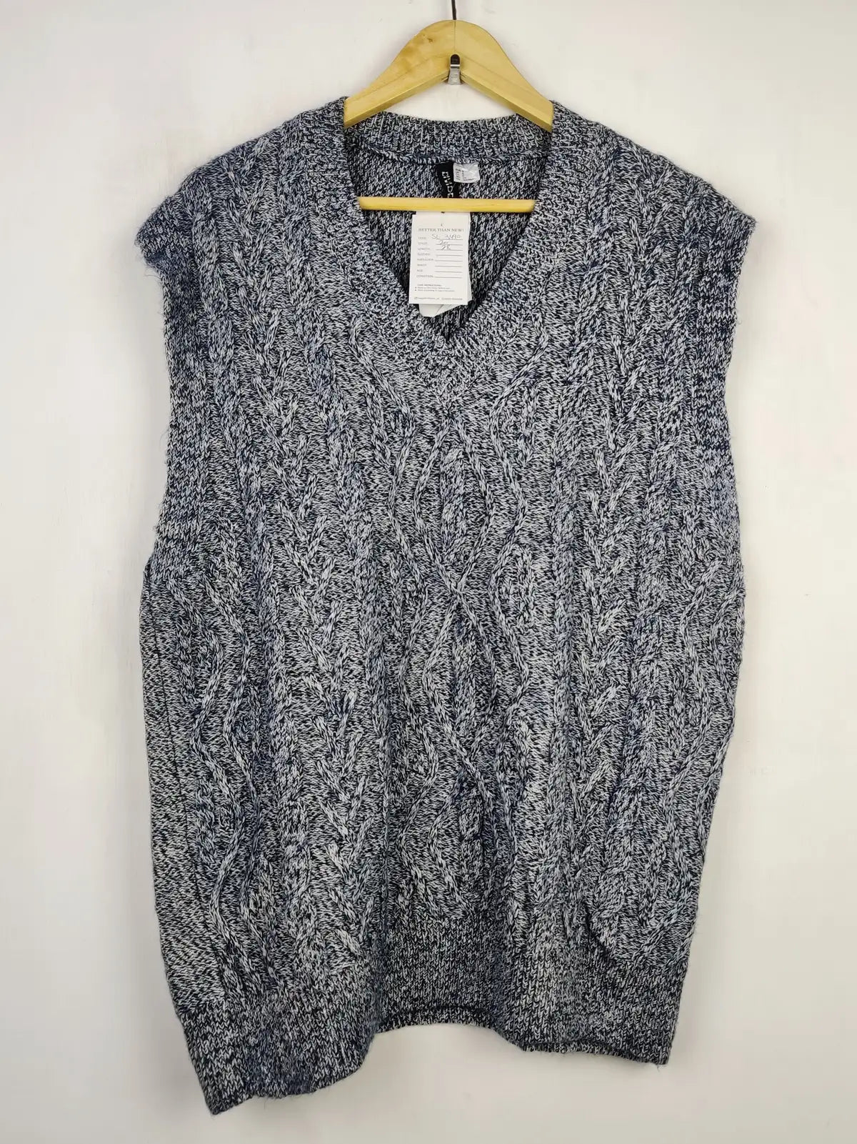 Buy online pre-used pre-loved 100% authentic & Original branded H&M (SL-3490) available in Pakistan. Top international brands avilable.