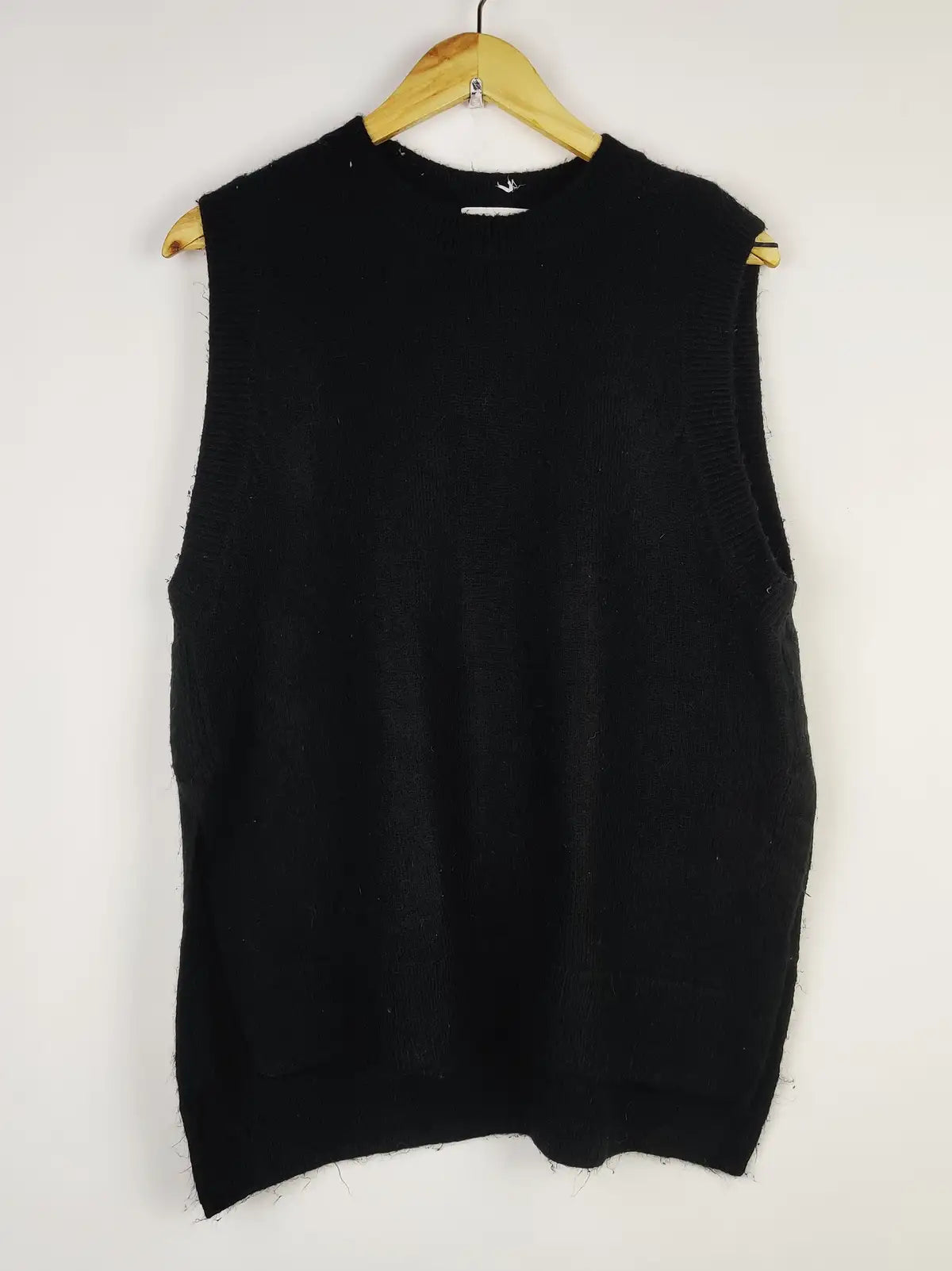Buy online pre-used pre-loved 100% authentic & Original branded H&M (SL-3554) available in Pakistan. Top international brands avilable.
