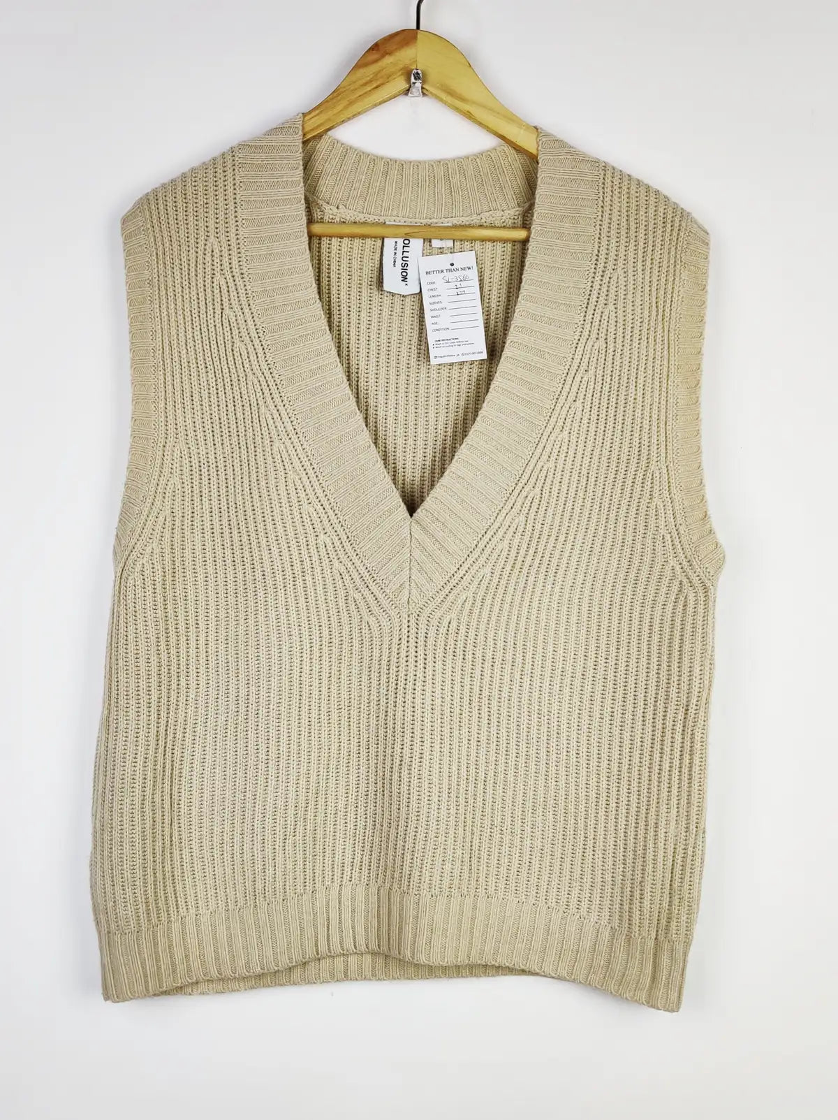 Buy online pre-used pre-loved 100% authentic & Original branded Collusion (SL-3560) available in Pakistan. Top international brands avilable.