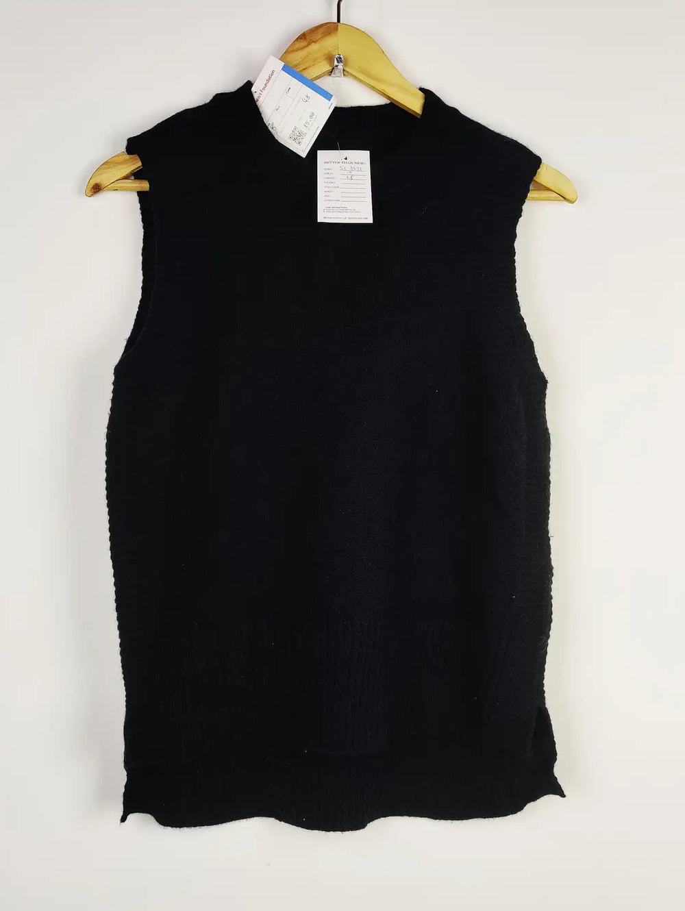 Buy online pre-used pre-loved 100% authentic & Original branded Unknown Brand (SL-3573) available in Pakistan. Top international brands avilable.