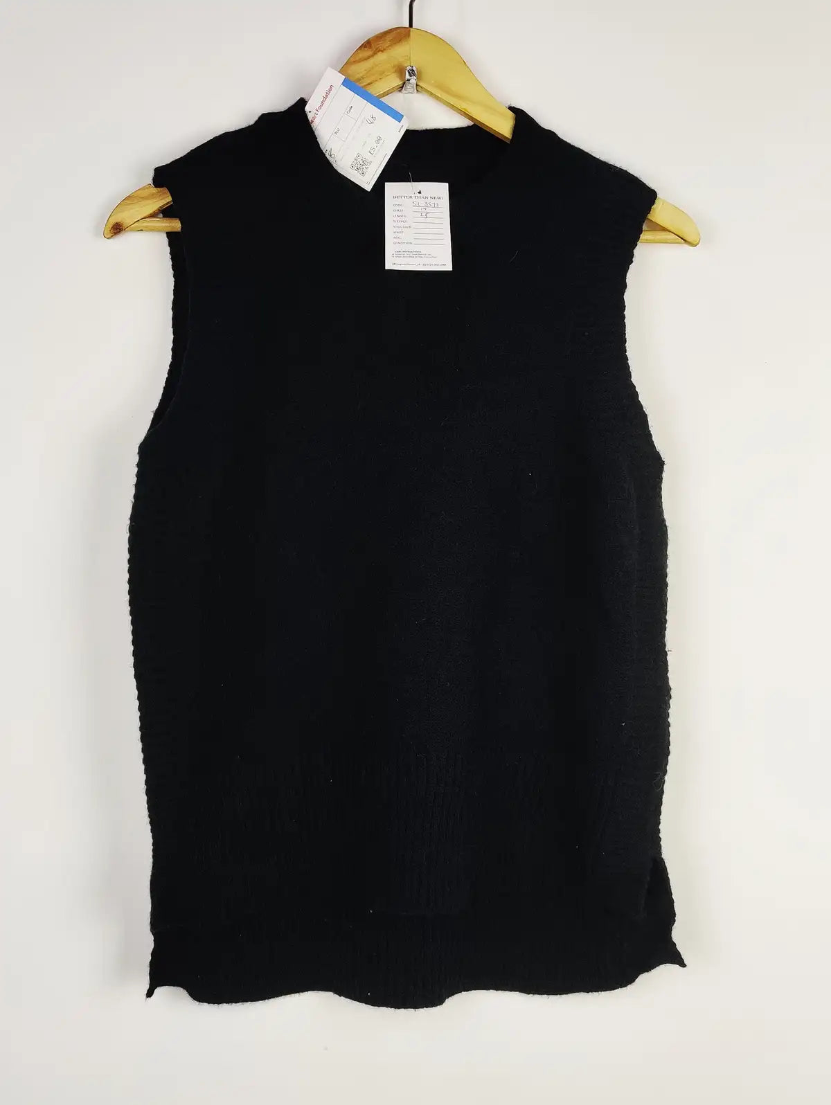 Buy online pre-used pre-loved 100% authentic & Original branded Unknown Brand (SL-3573) available in Pakistan. Top international brands avilable.