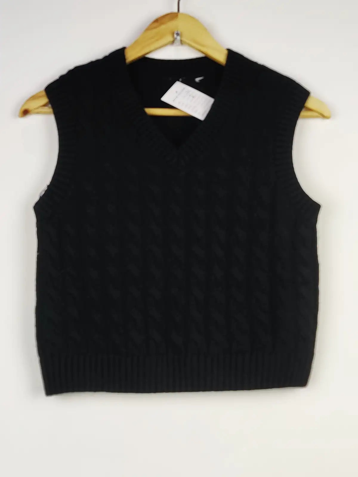 Buy online pre-used pre-loved 100% authentic & Original branded Unknown Brand (SL-3582) available in Pakistan. Top international brands avilable.