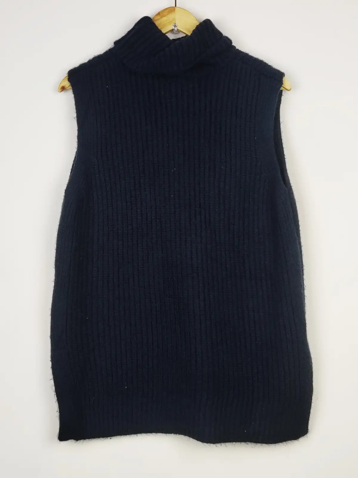 Buy online pre-used pre-loved 100% authentic & Original branded Marks & Spencer (SL-3595) available in Pakistan. Top international brands avilable.