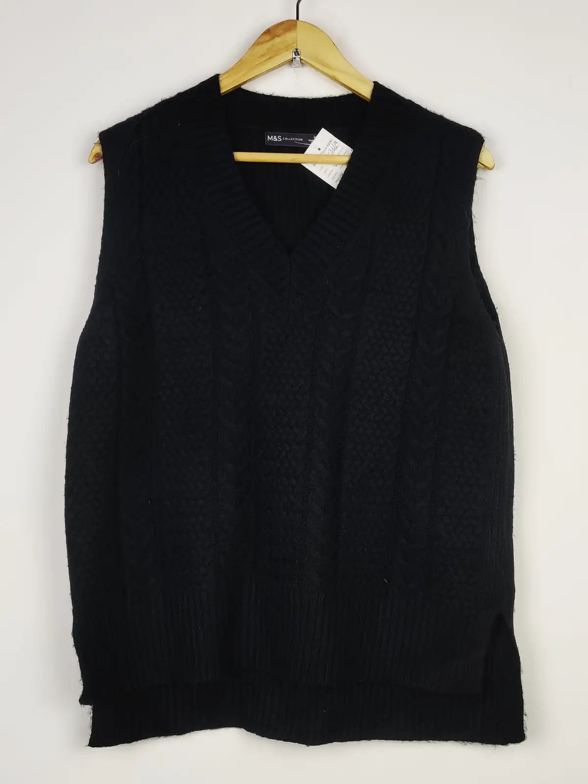 Buy online pre-used pre-loved 100% authentic & Original branded Marks & Spencer (SL-3669) available in Pakistan. Top international brands avilable.