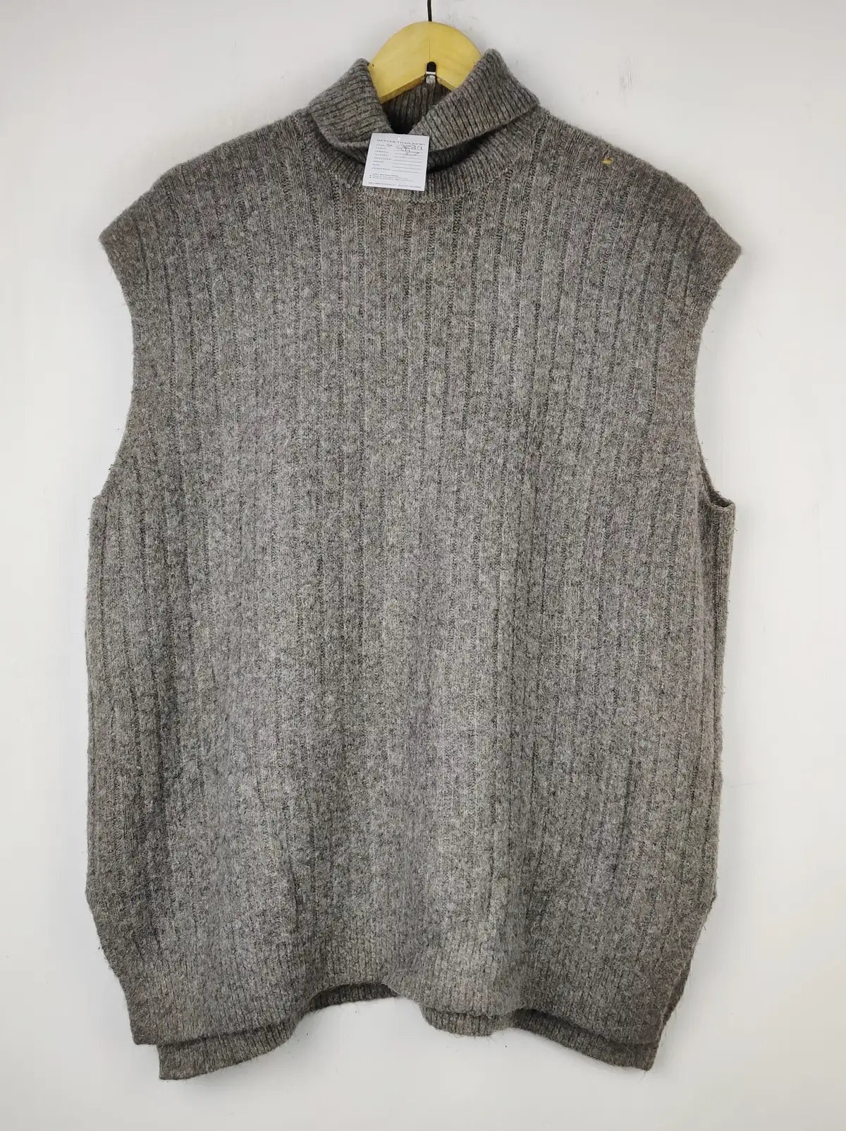 Buy online pre-used pre-loved 100% authentic & Original branded F&F (SL-3889) available in Pakistan. Top international brands avilable.