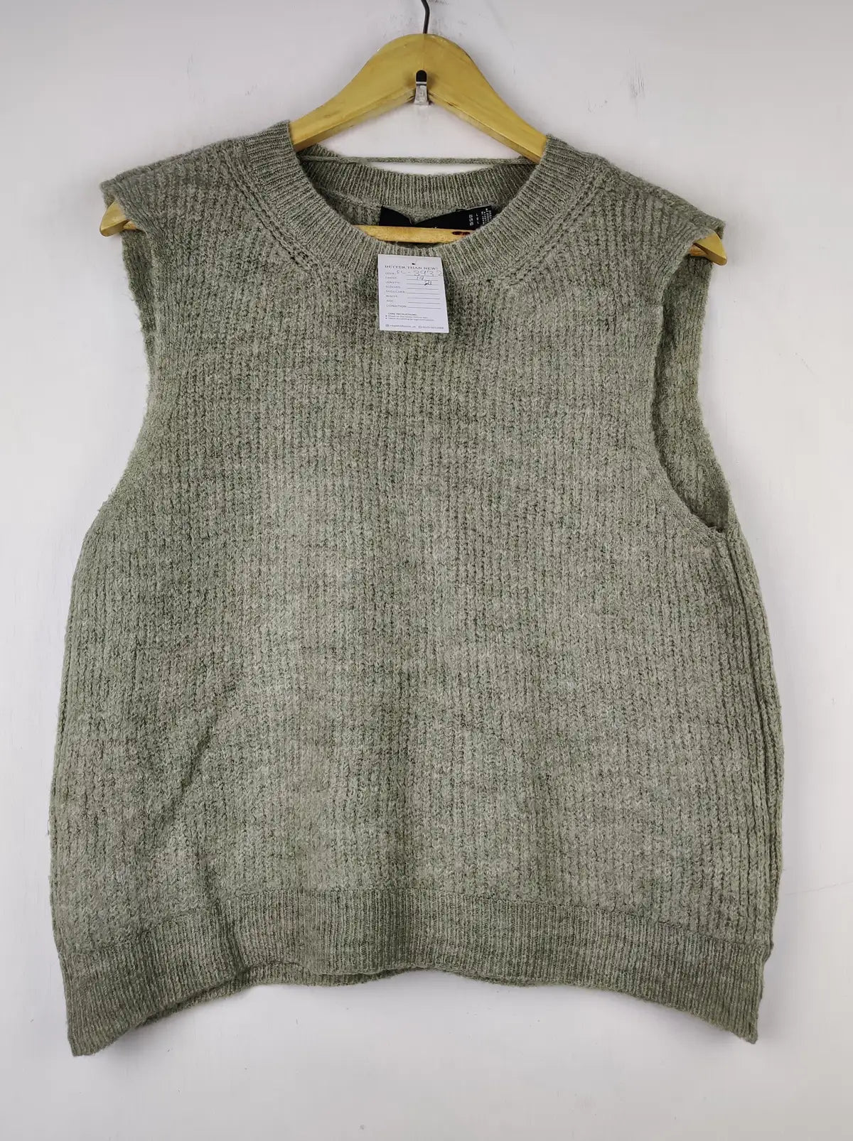 Buy online pre-used pre-loved 100% authentic & Original branded Vero Moda (SL-3932) available in Pakistan. Top international brands avilable.