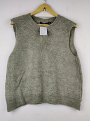Buy online pre-used pre-loved 100% authentic & Original branded Vero Moda (SL-3932) available in Pakistan. Top international brands avilable.