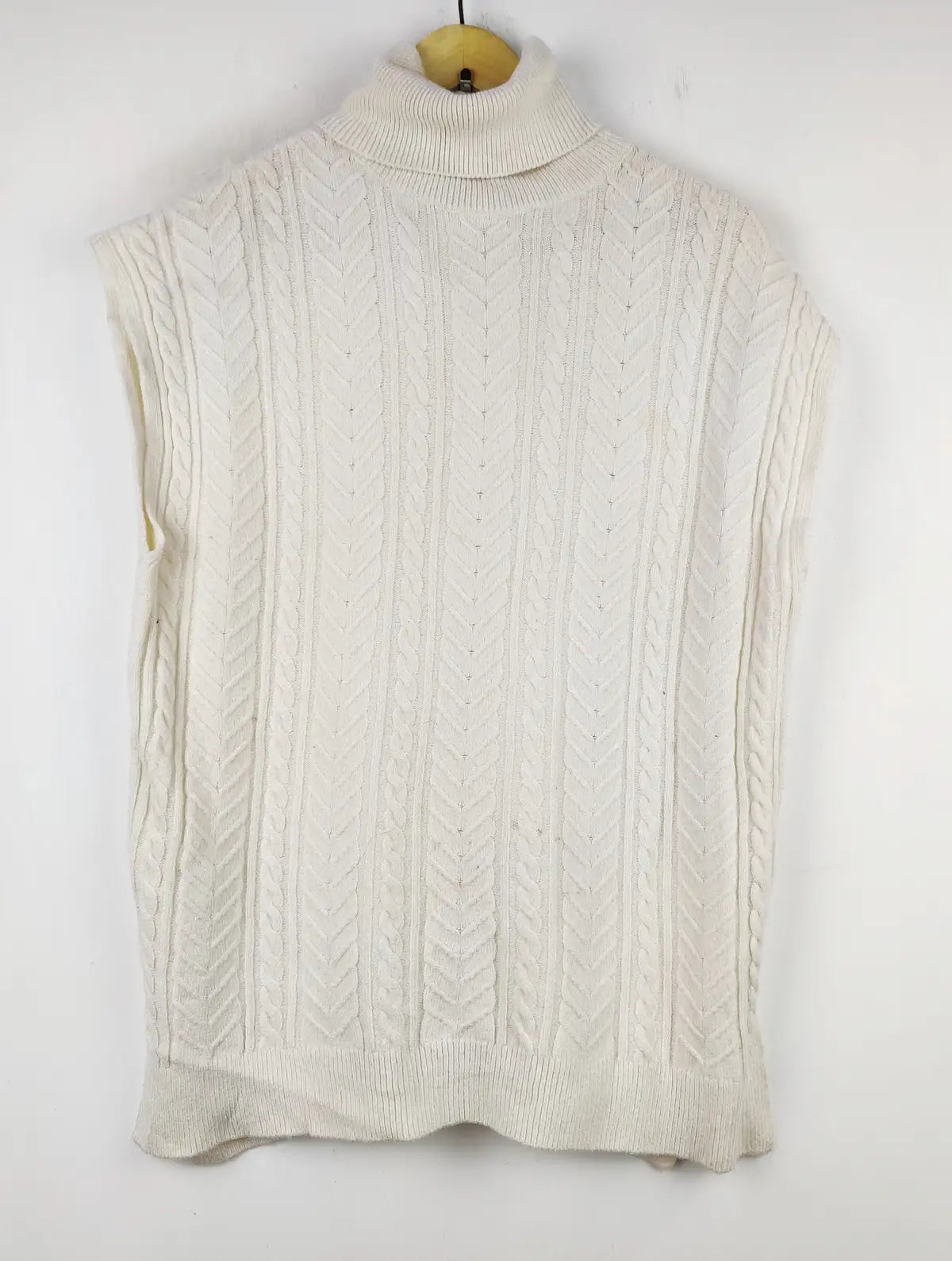 Buy online pre-used pre-loved 100% authentic & Original branded F&F (SL-3941) available in Pakistan. Top international brands avilable.