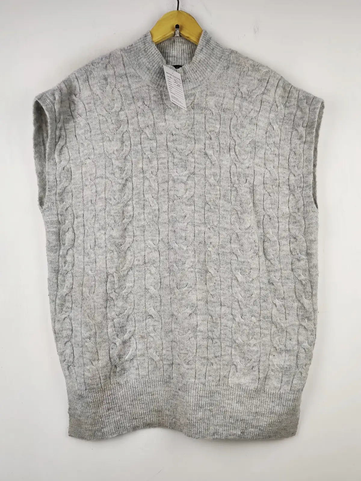 Buy online pre-used pre-loved 100% authentic & Original branded F&F (SL-3943) available in Pakistan. Top international brands avilable.