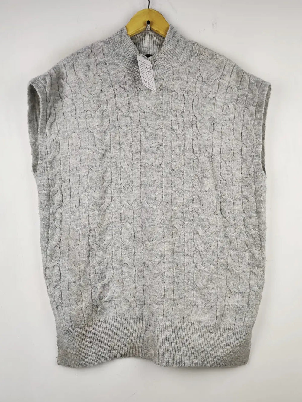 Buy online pre-used pre-loved 100% authentic & Original branded F&F (SL-3943) available in Pakistan. Top international brands avilable.
