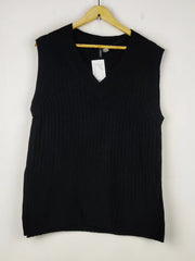 Buy online pre-used pre-loved 100% authentic & Original branded H&M (SL-3967) available in Pakistan. Top international brands avilable.