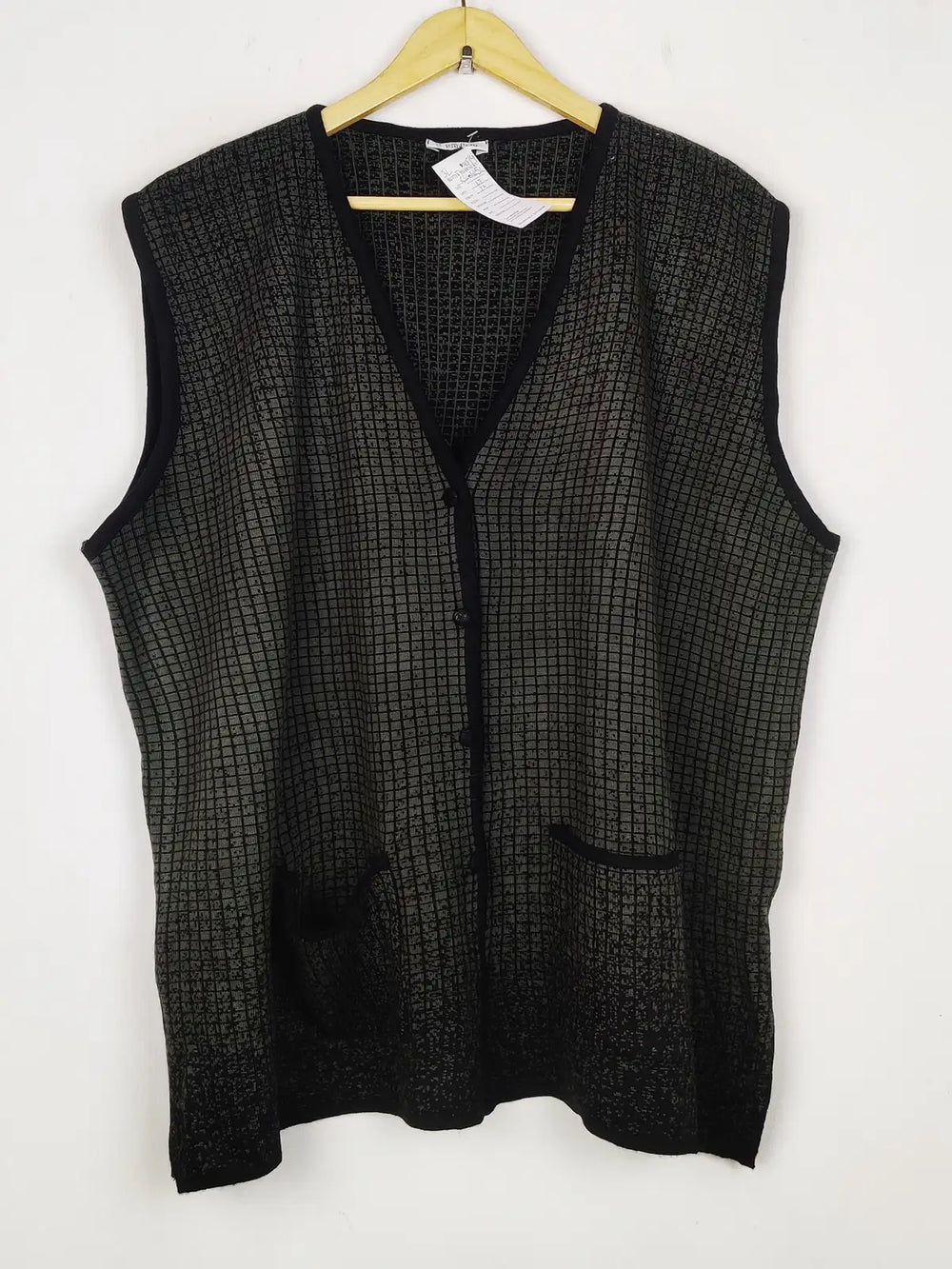 Buy online pre-used pre-loved 100% authentic & Original branded Gurkan (SL-4519) available in Pakistan. Top international brands avilable.