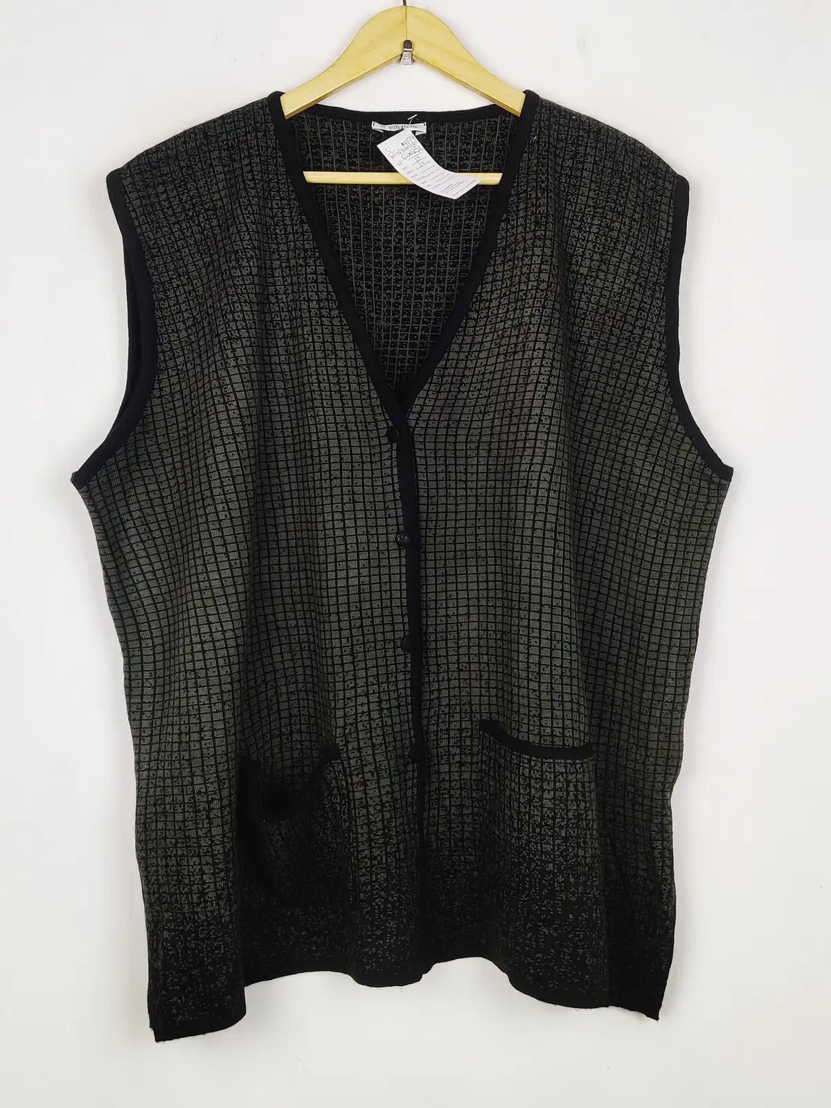 Buy online pre-used pre-loved 100% authentic & Original branded Gurkan (SL-4519) available in Pakistan. Top international brands avilable.