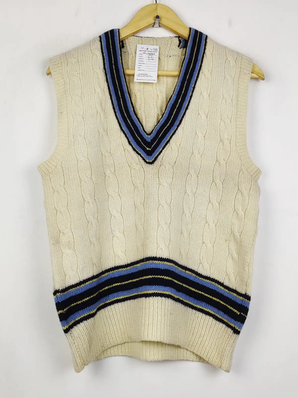 Buy online pre-used pre-loved 100% authentic & Original branded Unknown Brand (SL-4528) available in Pakistan. Top international brands avilable.
