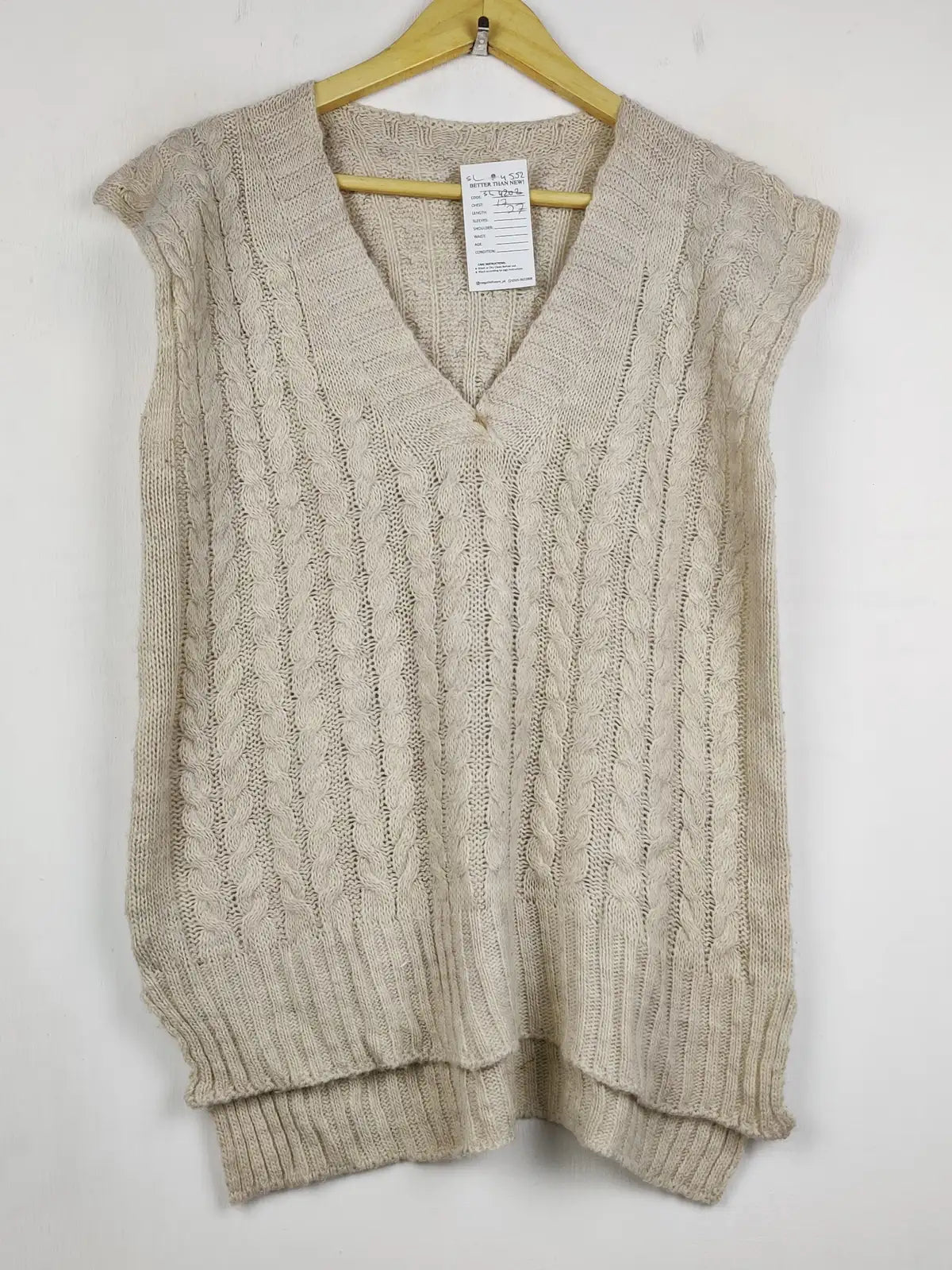 Buy online pre-used pre-loved 100% authentic & Original branded Unknown Brand (SL-4552) available in Pakistan. Top international brands avilable.
