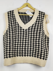 Buy online pre-used pre-loved 100% authentic & Original branded Unknown Brand (SL-4557) available in Pakistan. Top international brands avilable.