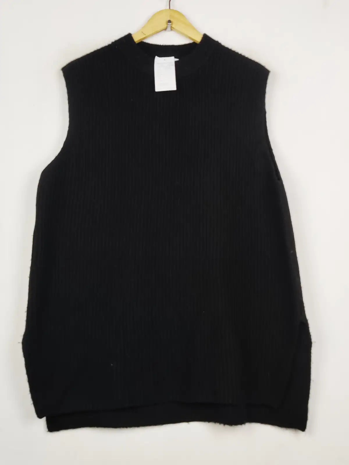 Buy online pre-used pre-loved 100% authentic & Original branded H&M (SL-4588) available in Pakistan. Top international brands avilable.
