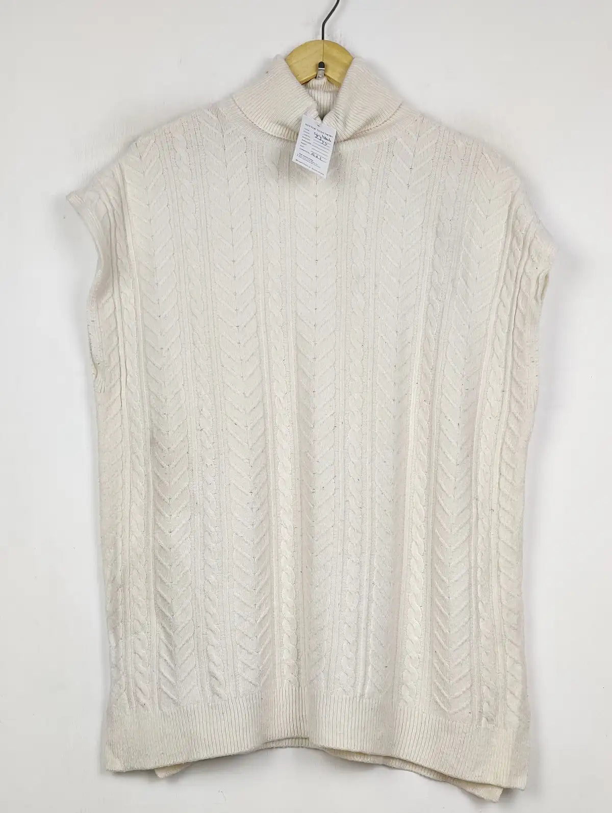 Buy online pre-used pre-loved 100% authentic & Original branded F&F (SL-4606) available in Pakistan. Top international brands avilable.