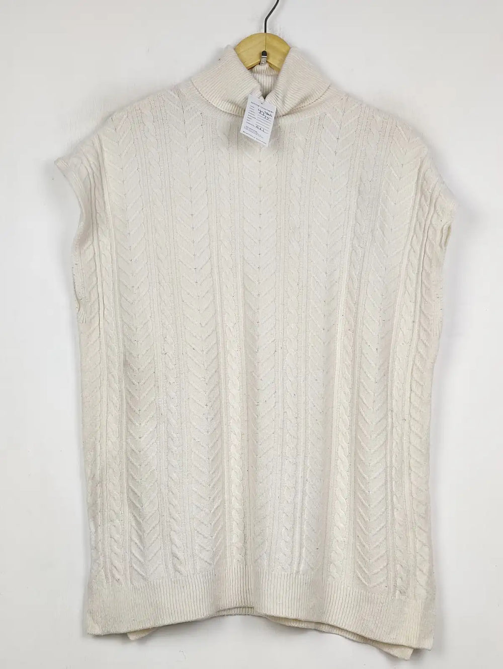 Buy online pre-used pre-loved 100% authentic & Original branded F&F (SL-4606) available in Pakistan. Top international brands avilable.