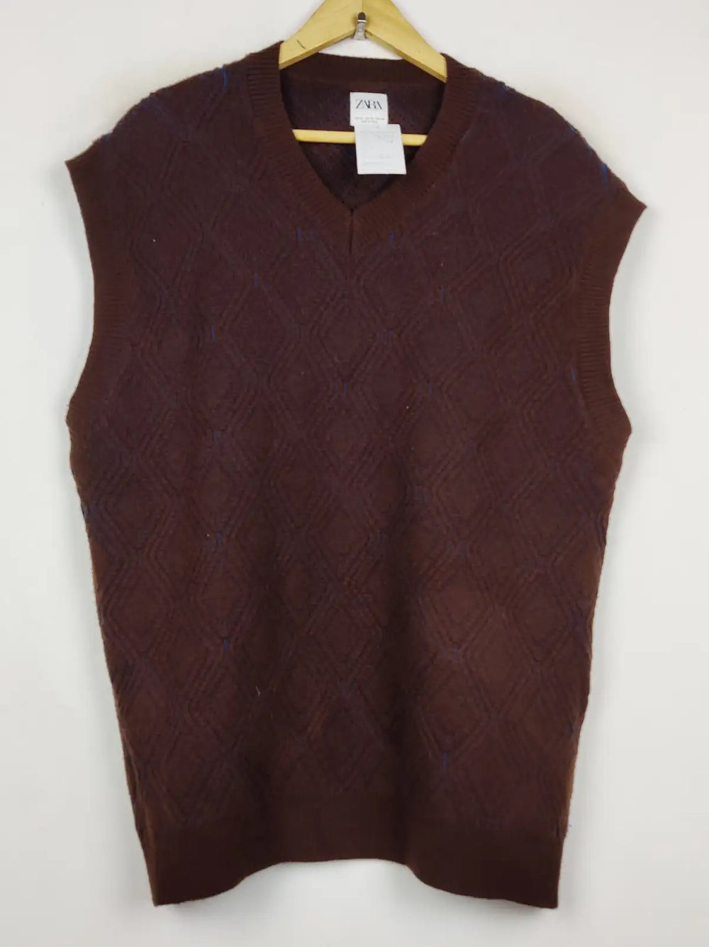 Buy online pre-used pre-loved 100% authentic & Original branded Zara (SL-4616) available in Pakistan. Top international brands avilable.