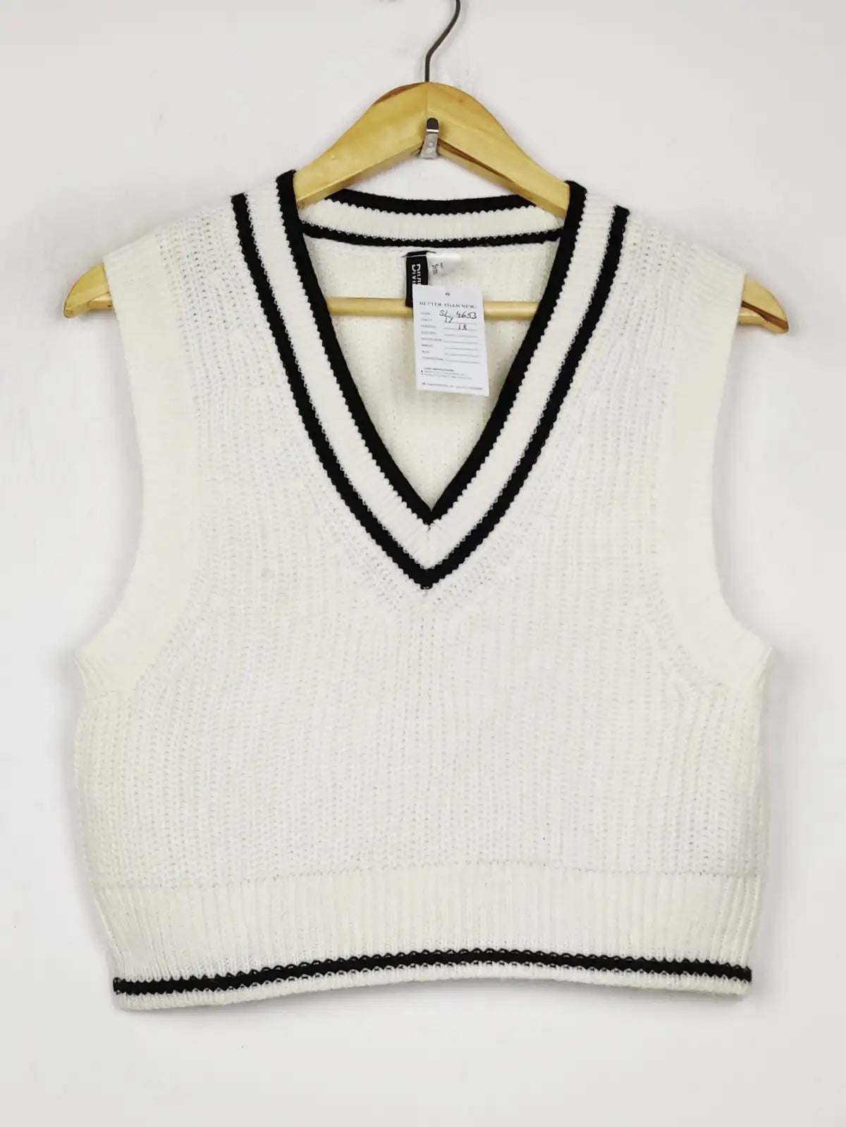 Buy online pre-used pre-loved 100% authentic & Original branded H&M (SL-4653) available in Pakistan. Top international brands avilable.