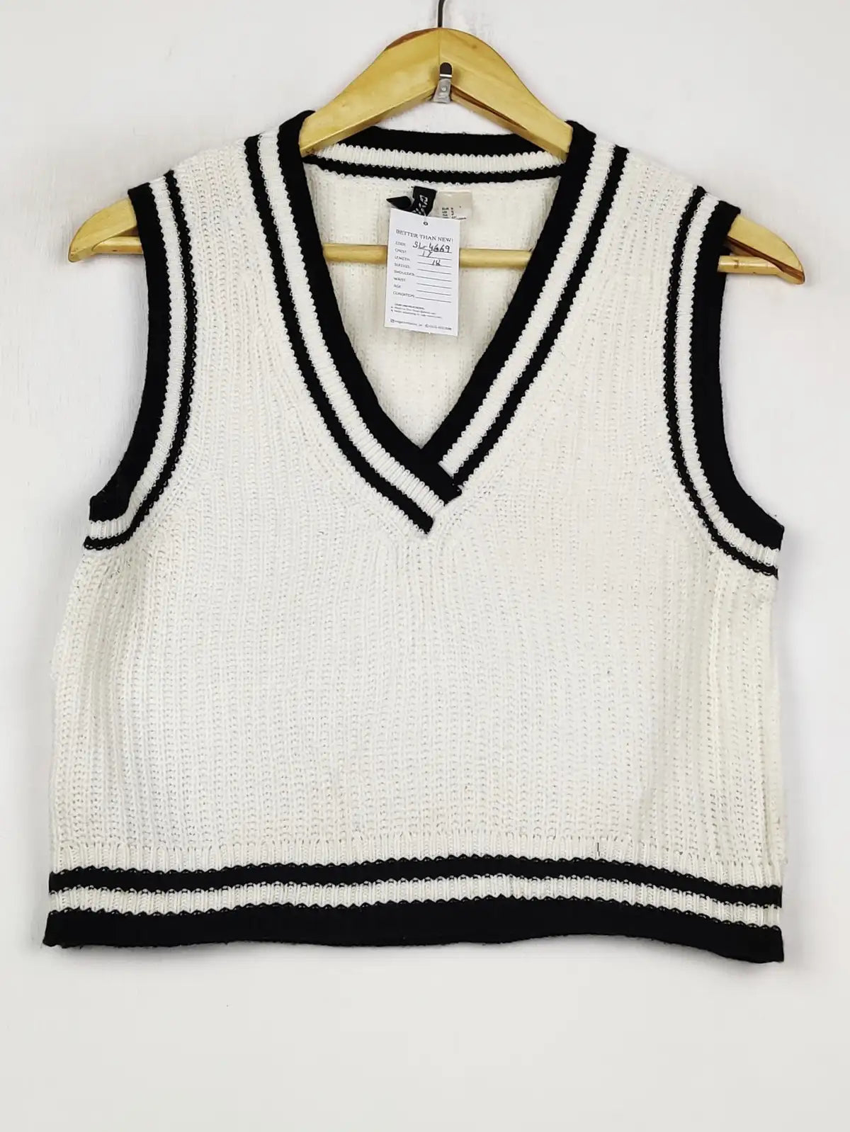 Buy online pre-used pre-loved 100% authentic & Original branded H&M (SL-4669) available in Pakistan. Top international brands avilable.