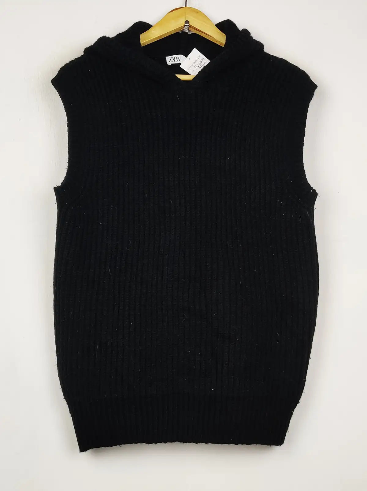 Buy online pre-used pre-loved 100% authentic & Original branded Zara (SL-4671) available in Pakistan. Top international brands avilable.