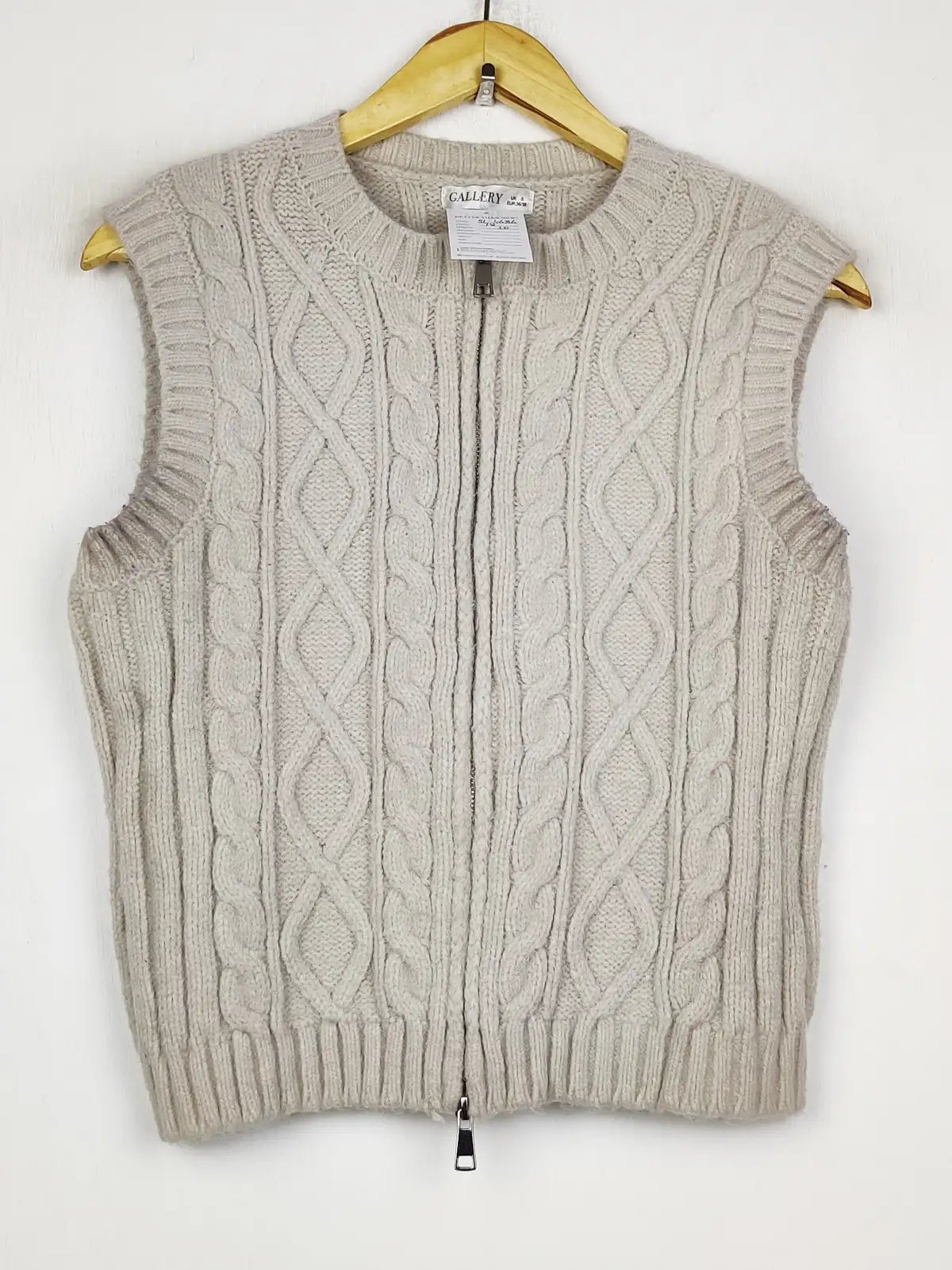 Buy online pre-used pre-loved 100% authentic & Original branded Gallery (SL-4686) available in Pakistan. Top international brands avilable.