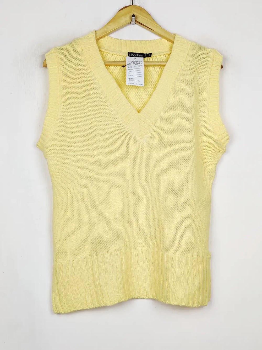 Buy online pre-used pre-loved 100% authentic & Original branded Boohoo (SL-4693) available in Pakistan. Top international brands avilable.