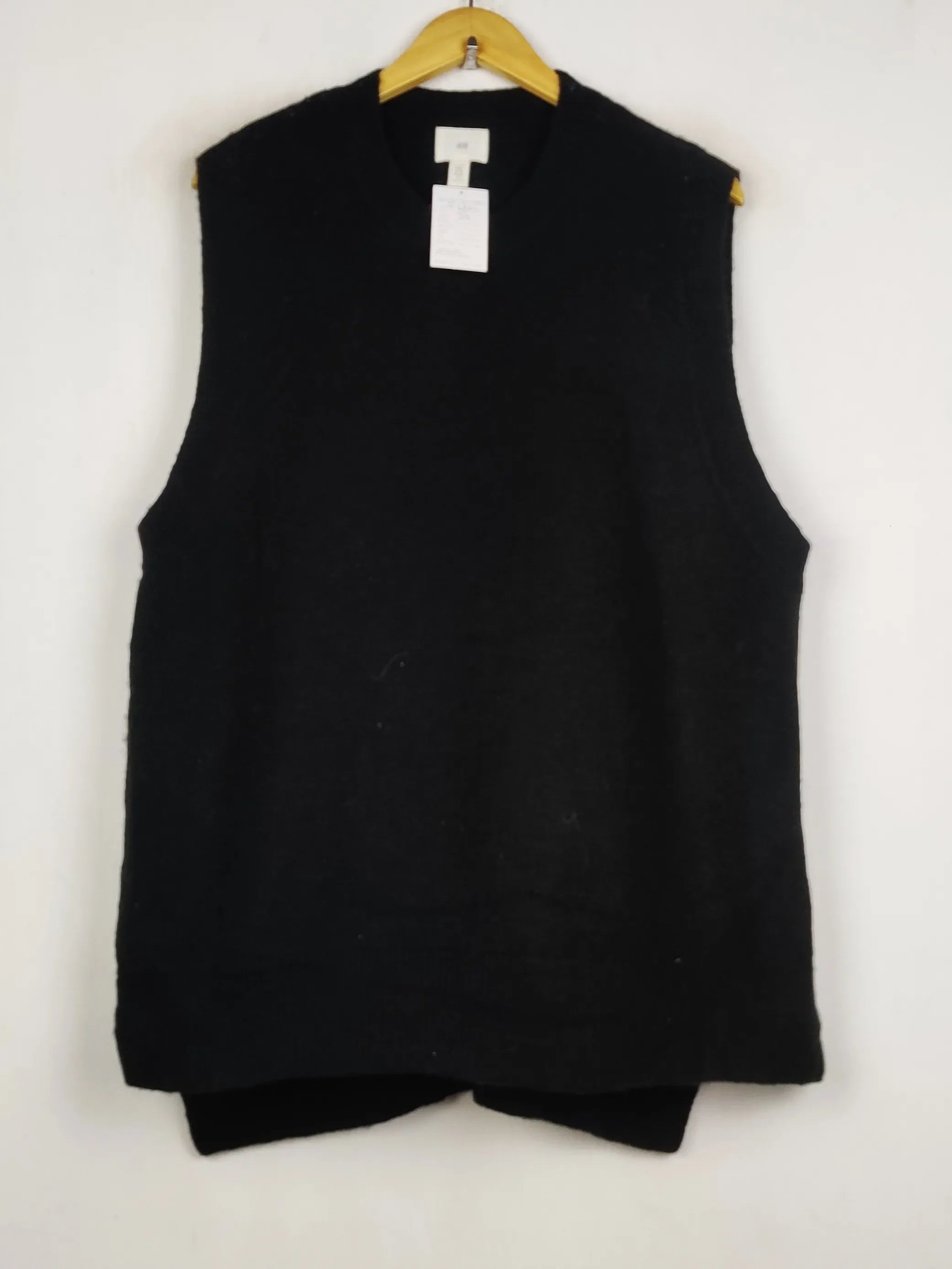 Buy online pre-used pre-loved 100% authentic & Original branded H&M (SL-4702) available in Pakistan. Top international brands avilable.