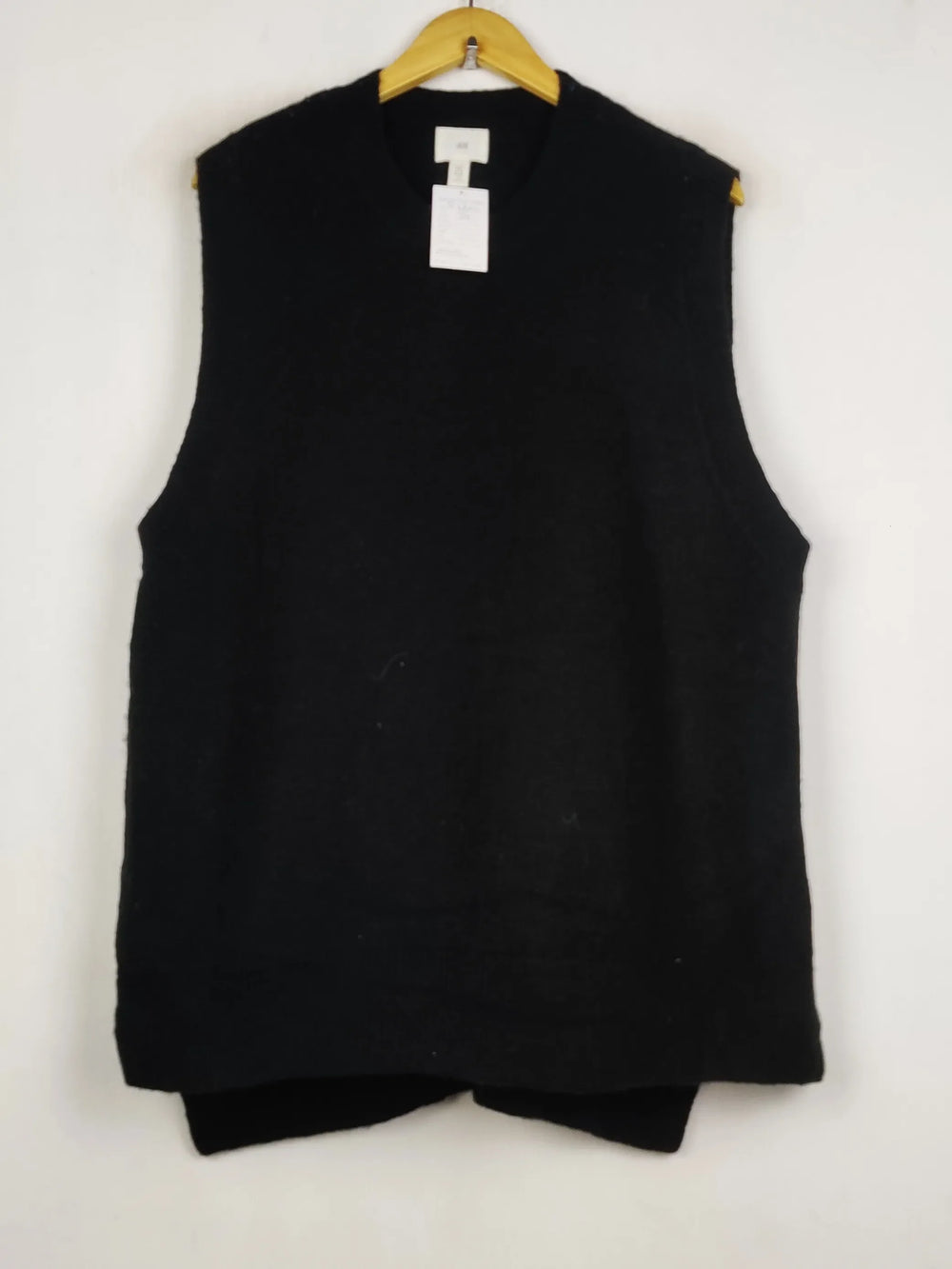 Buy online pre-used pre-loved 100% authentic & Original branded H&M (SL-4702) available in Pakistan. Top international brands avilable.