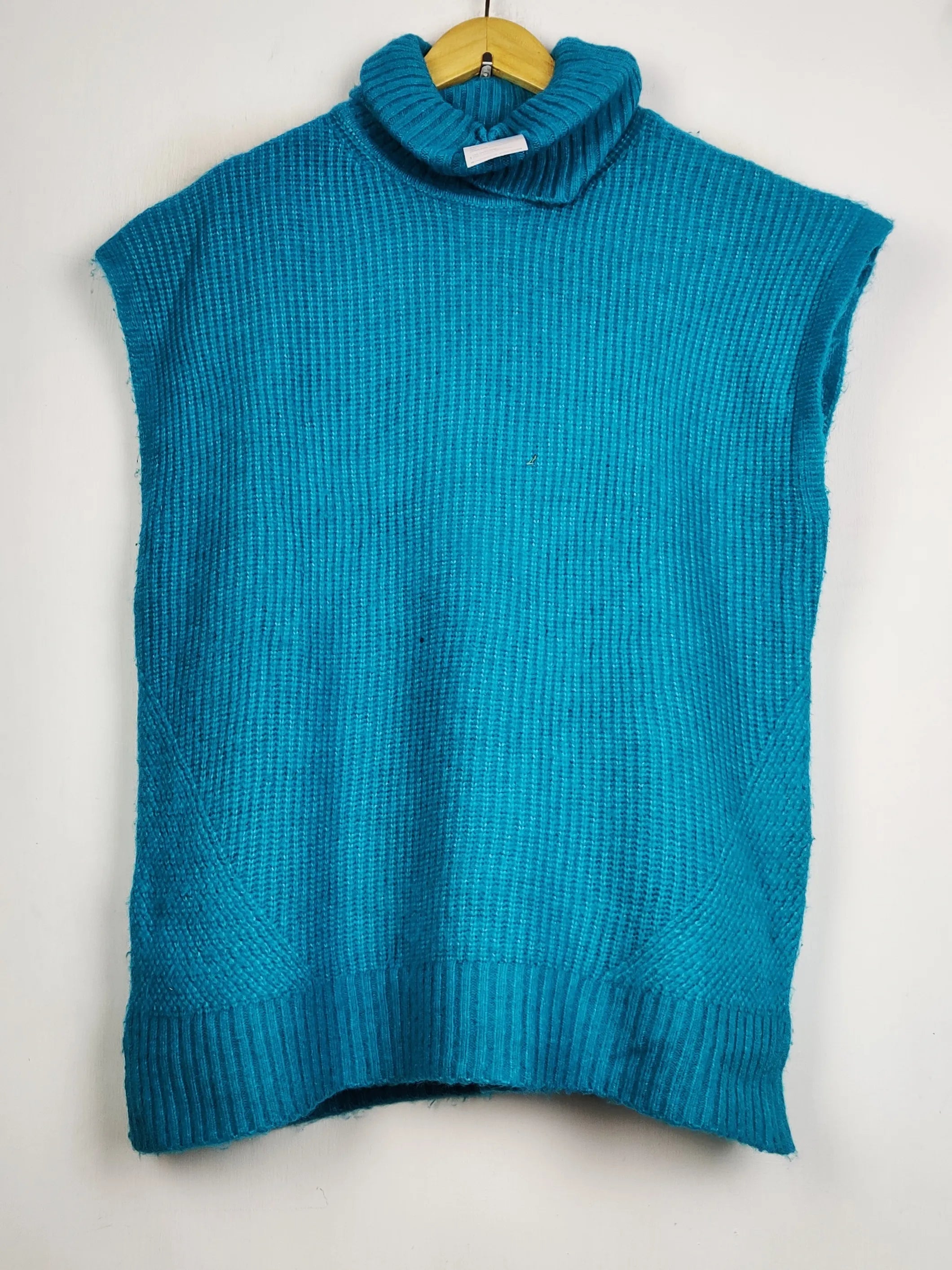 Buy online pre-used pre-loved 100% authentic & Original branded Marks & Spencer (SL-4705) available in Pakistan. Top international brands avilable.
