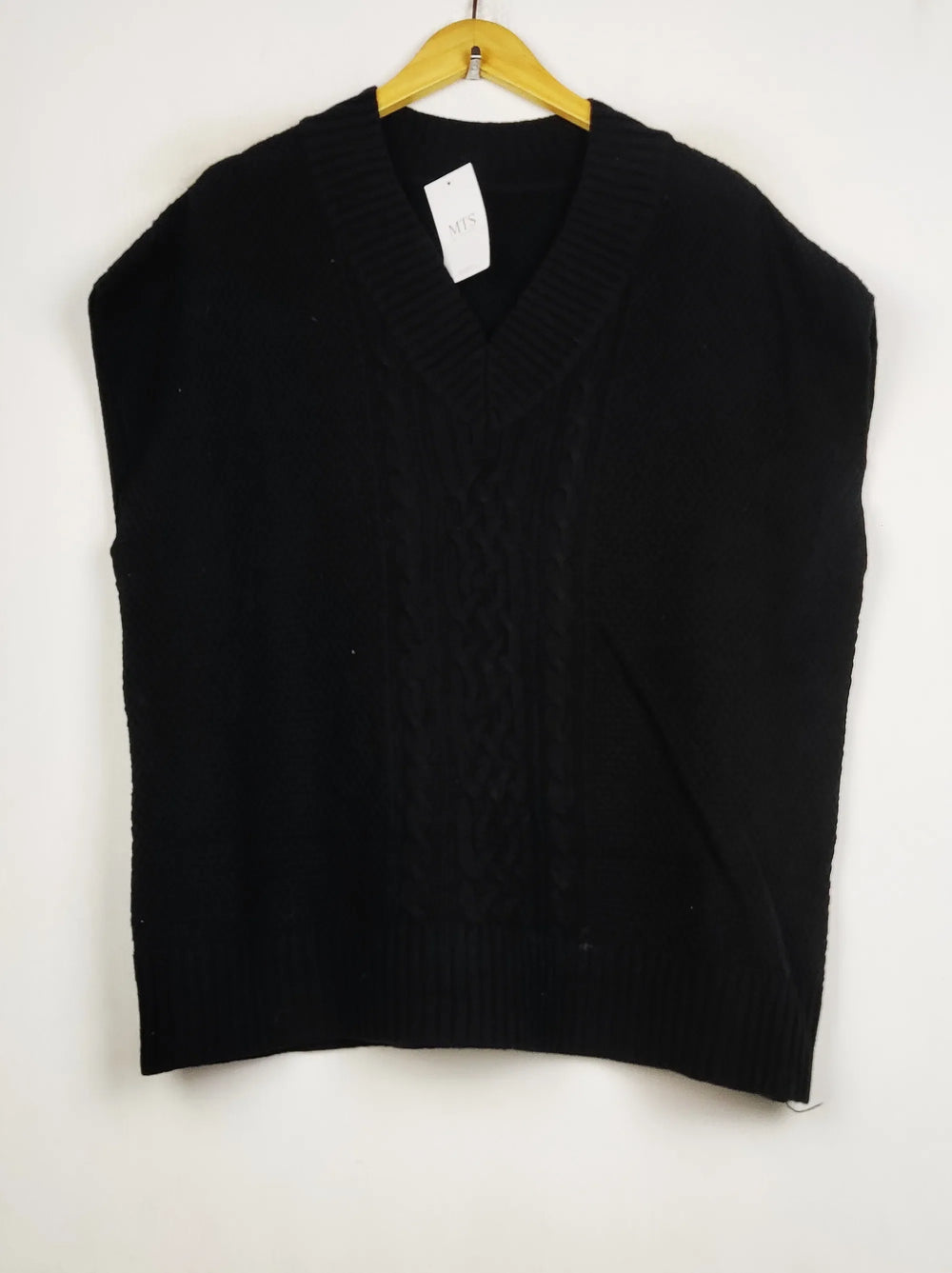 Buy online pre-used pre-loved 100% authentic & Original branded Unknown Brand (SL-4735) available in Pakistan. Top international brands avilable.