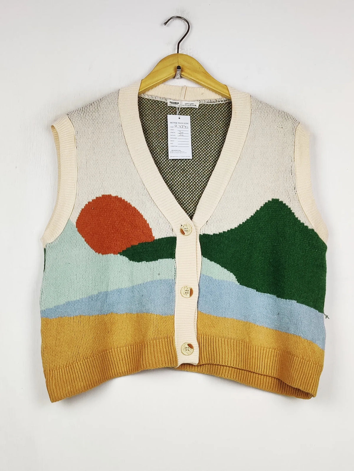 Buy online pre-used pre-loved 100% authentic & Original branded Pull&Bear (SL-4741) available in Pakistan. Top international brands avilable.