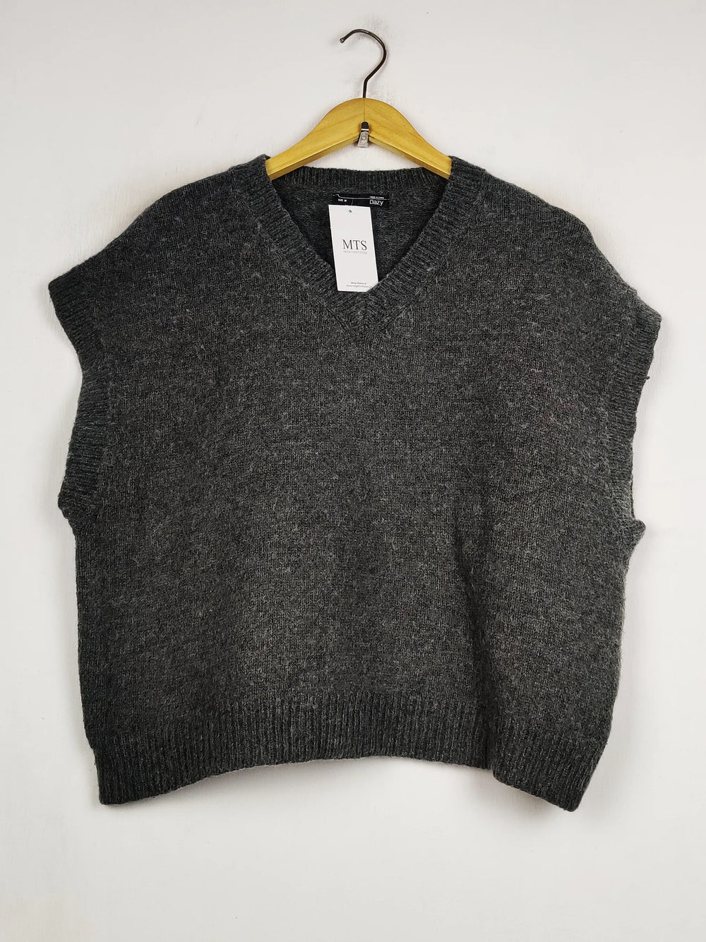 Buy online pre-used pre-loved 100% authentic & Original branded Dazy (SL-4765) available in Pakistan. Top international brands avilable.