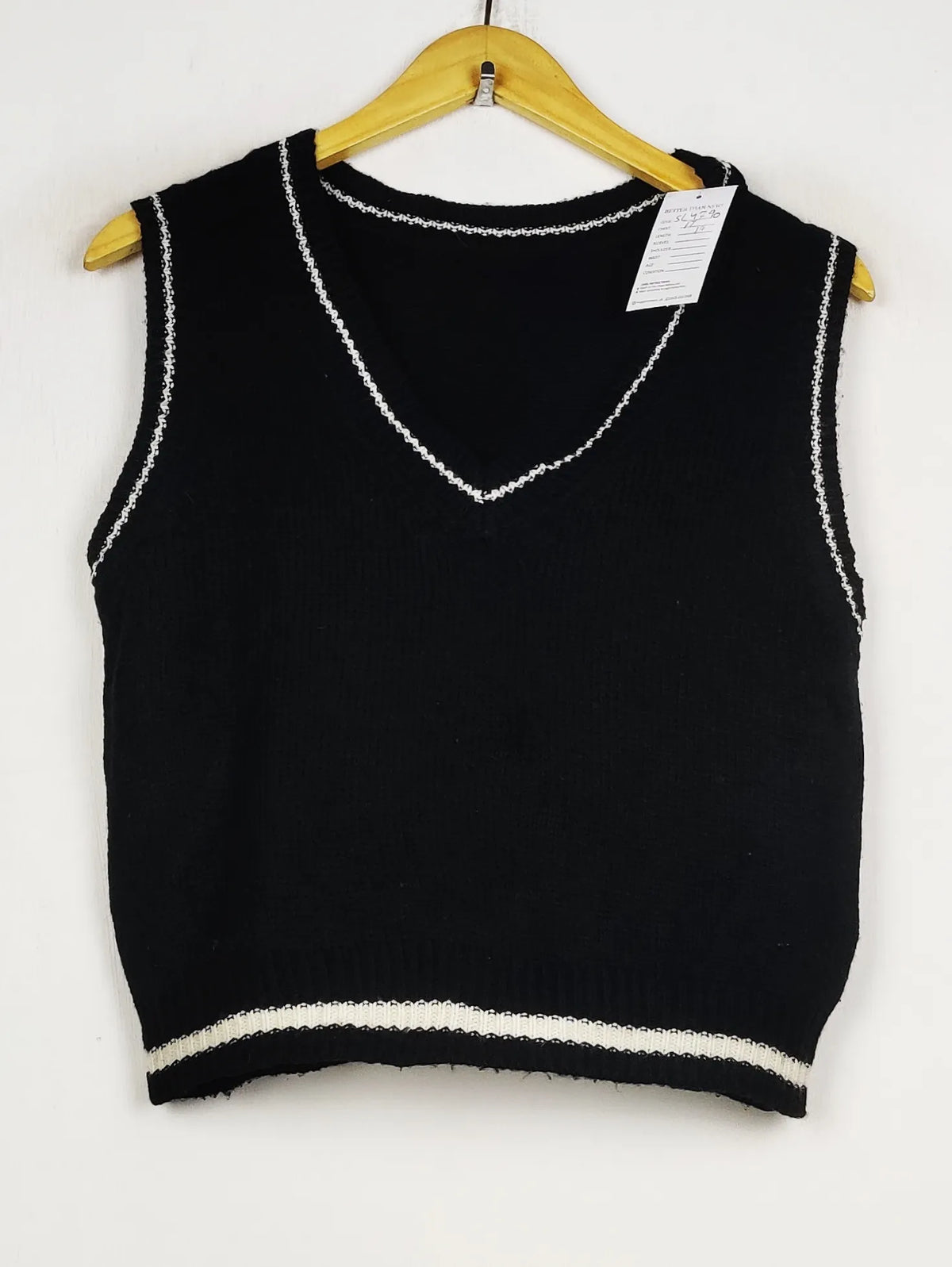 Buy online pre-used pre-loved 100% authentic & Original branded Unknown Brand (SL-4790) available in Pakistan. Top international brands avilable.