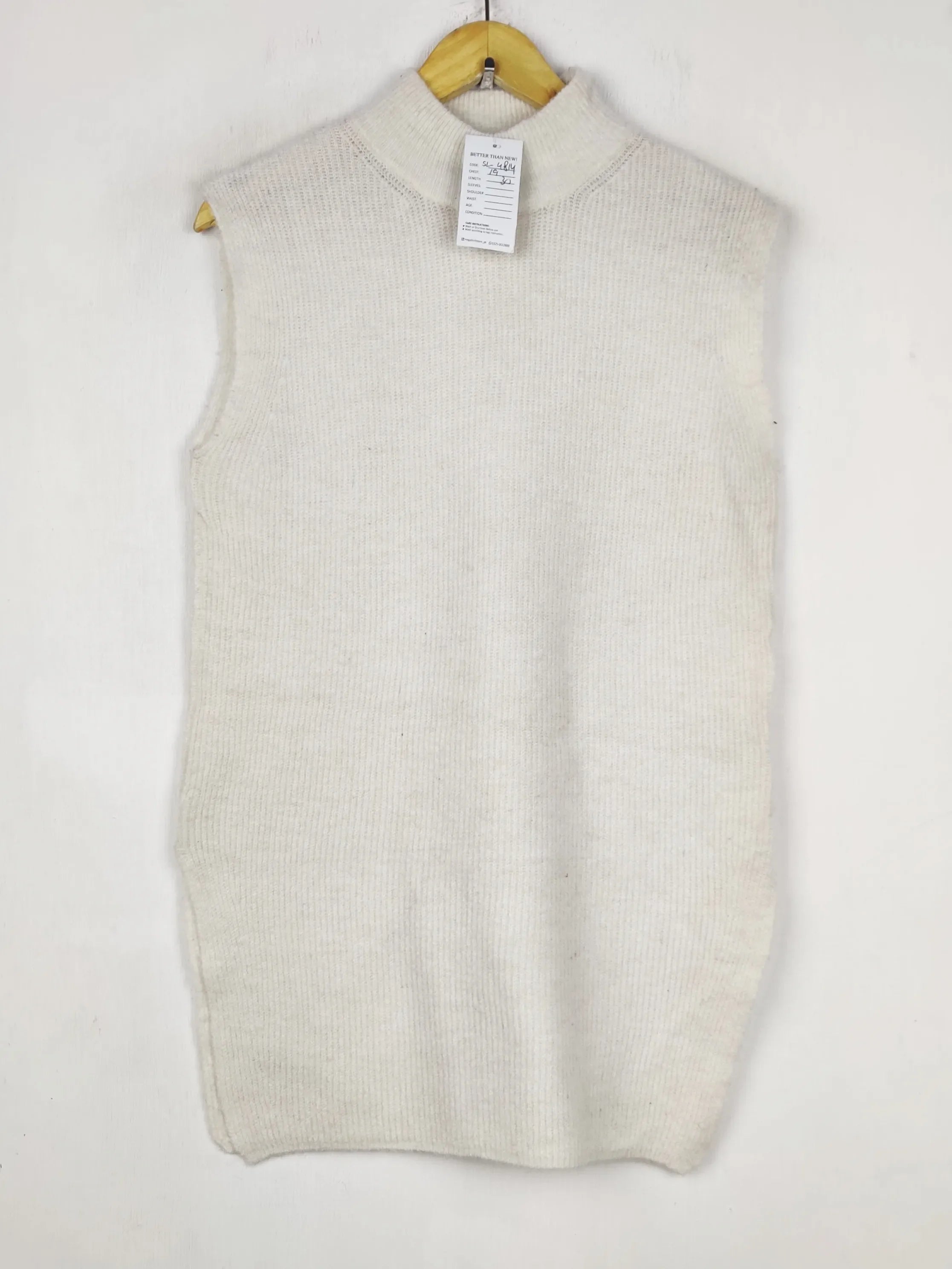 Buy online pre-used pre-loved 100% authentic & Original branded Ginatricot (SL-4814) available in Pakistan. Top international brands avilable.