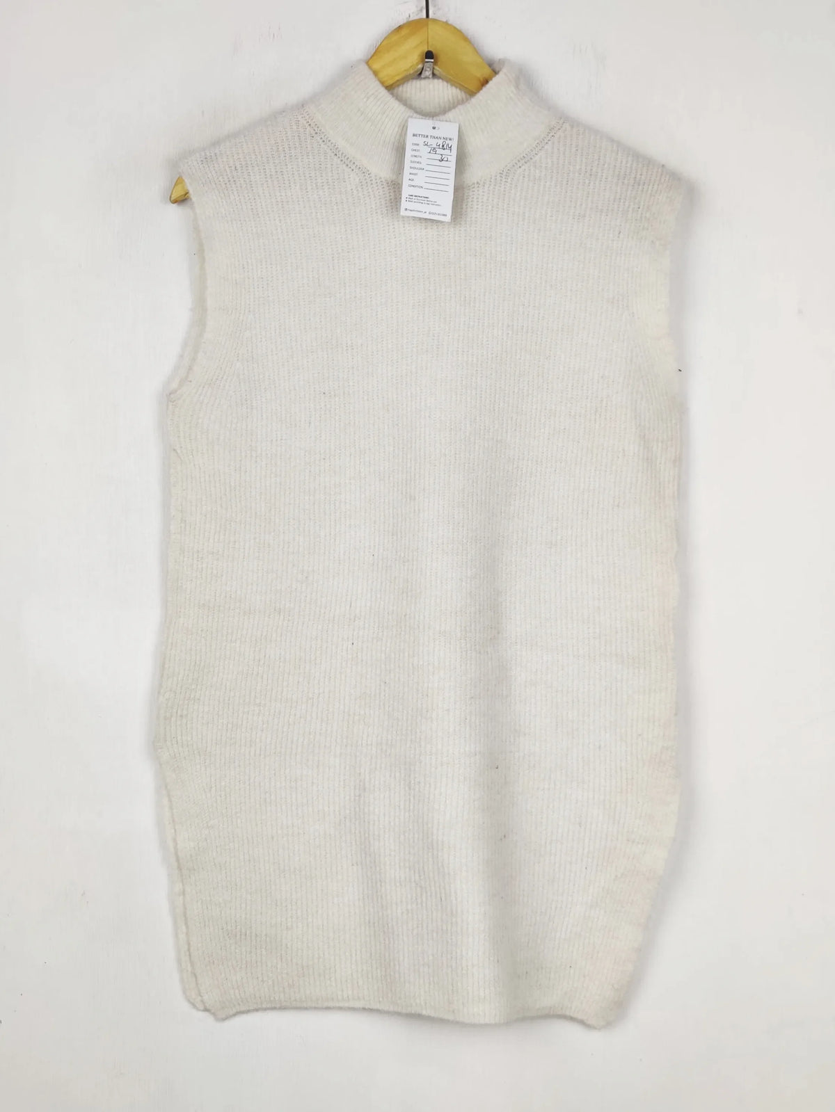 Buy online pre-used pre-loved 100% authentic & Original branded Ginatricot (SL-4814) available in Pakistan. Top international brands avilable.