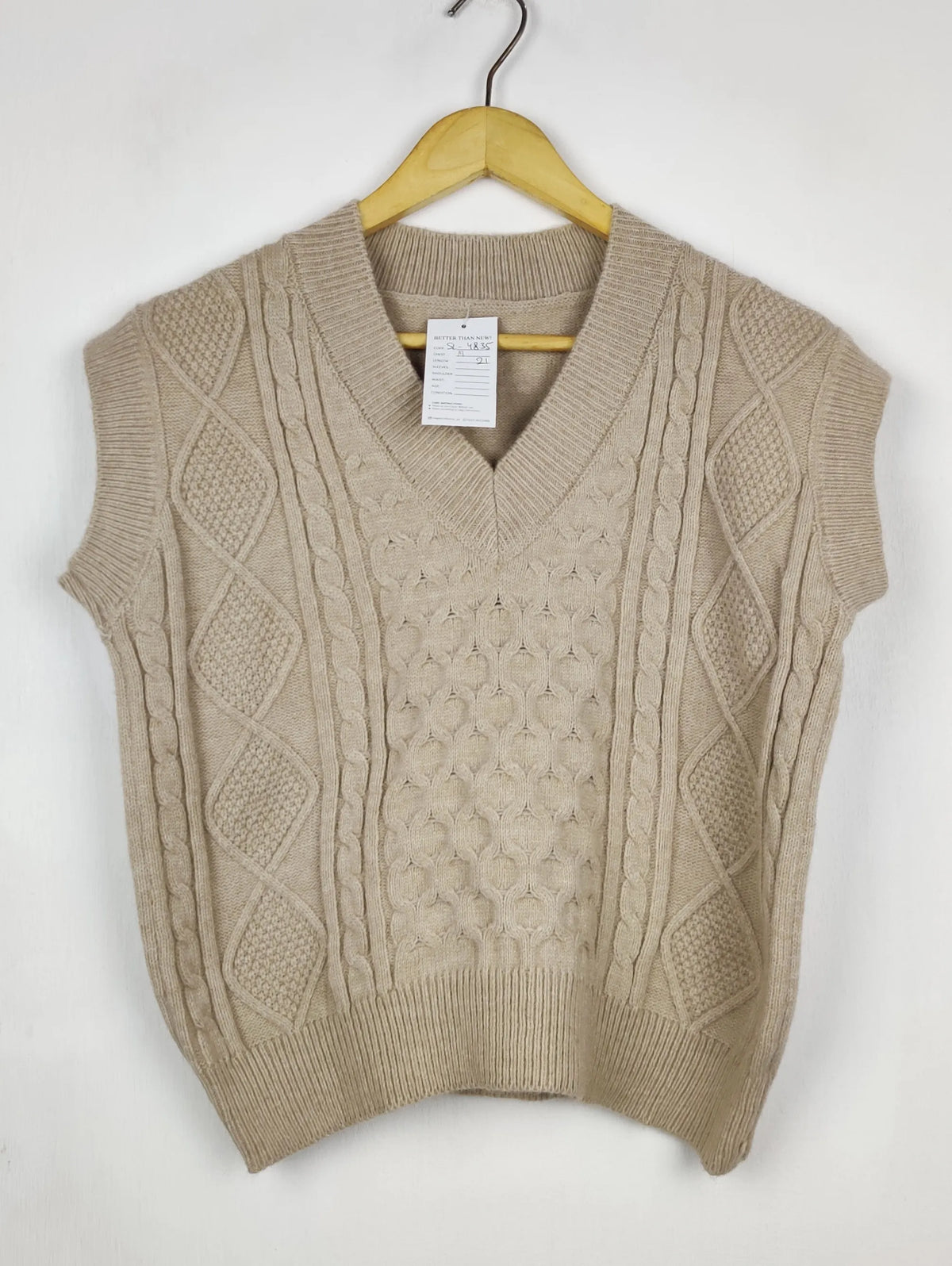 Buy online pre-used pre-loved 100% authentic & Original branded Unknown Brand (SL-4835) available in Pakistan. Top international brands avilable.