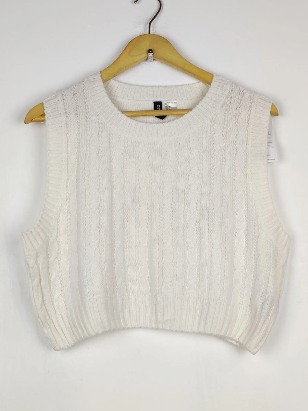 Buy online pre-used pre-loved 100% authentic & Original branded H&M (SL-4852) available in Pakistan. Top international brands avilable.
