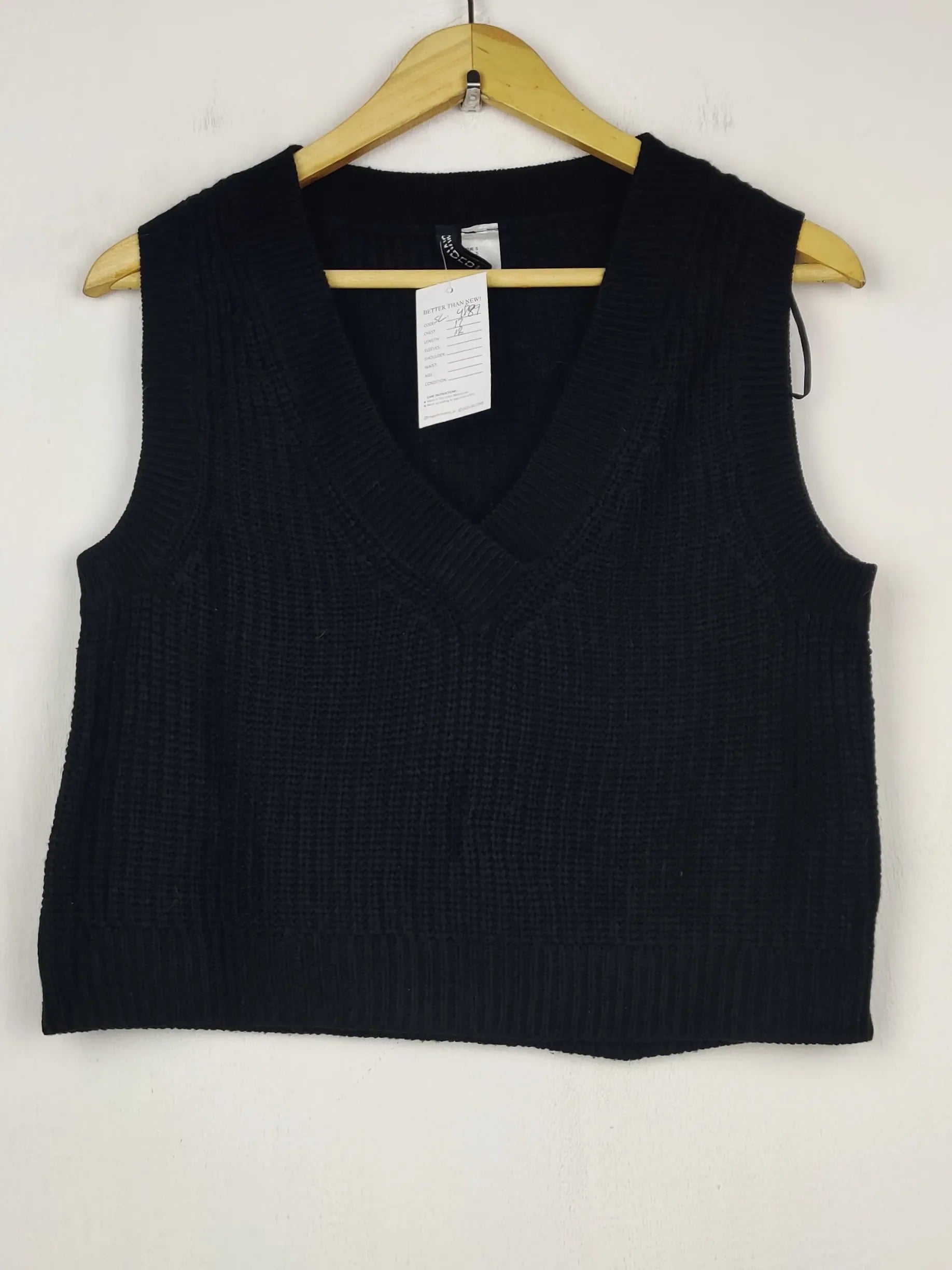 Buy online pre-used pre-loved 100% authentic & Original branded H&M (SL-4889) available in Pakistan. Top international brands avilable.