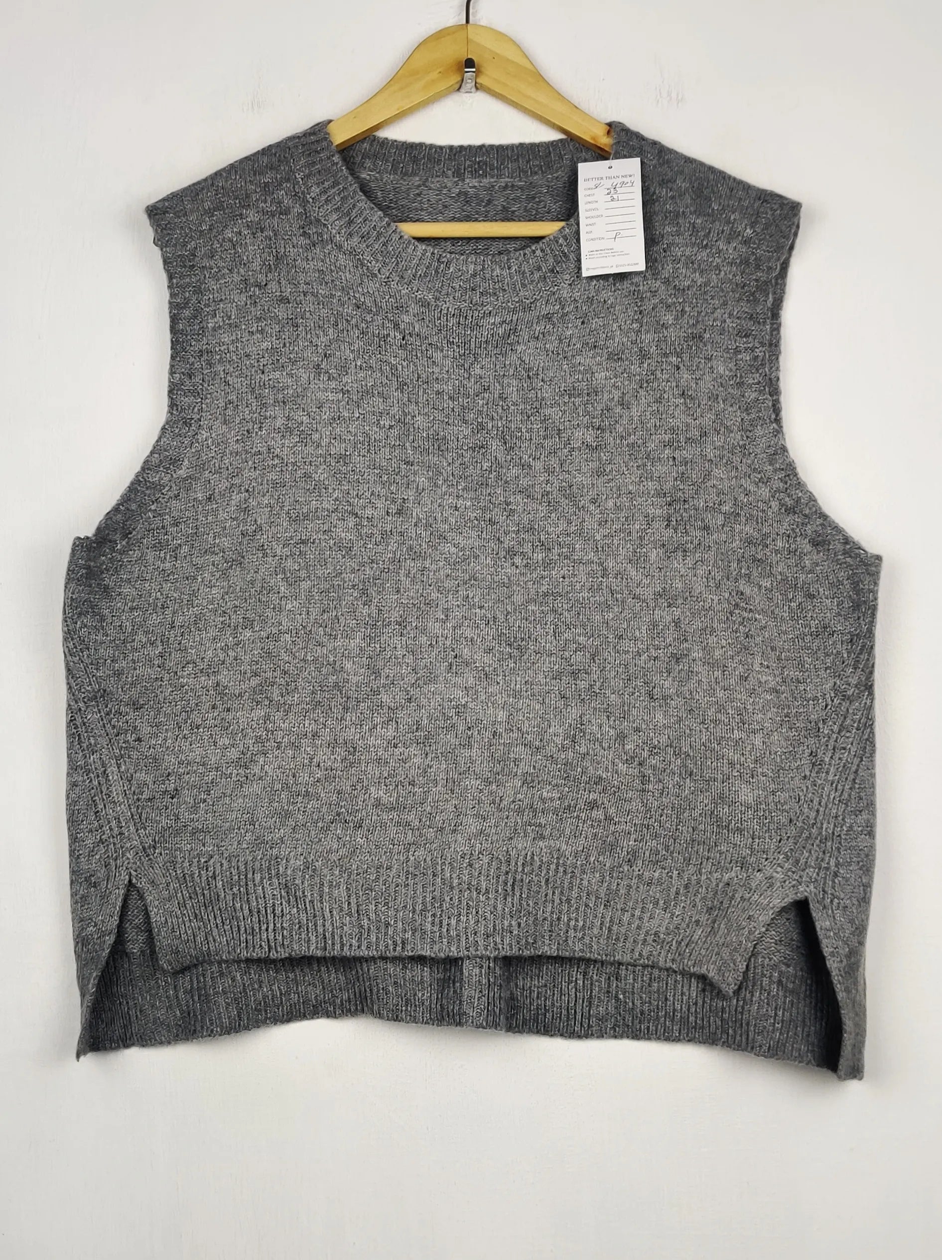 Buy online pre-used pre-loved 100% authentic & Original branded Unknown Brand (SL-4904) available in Pakistan. Top international brands avilable.