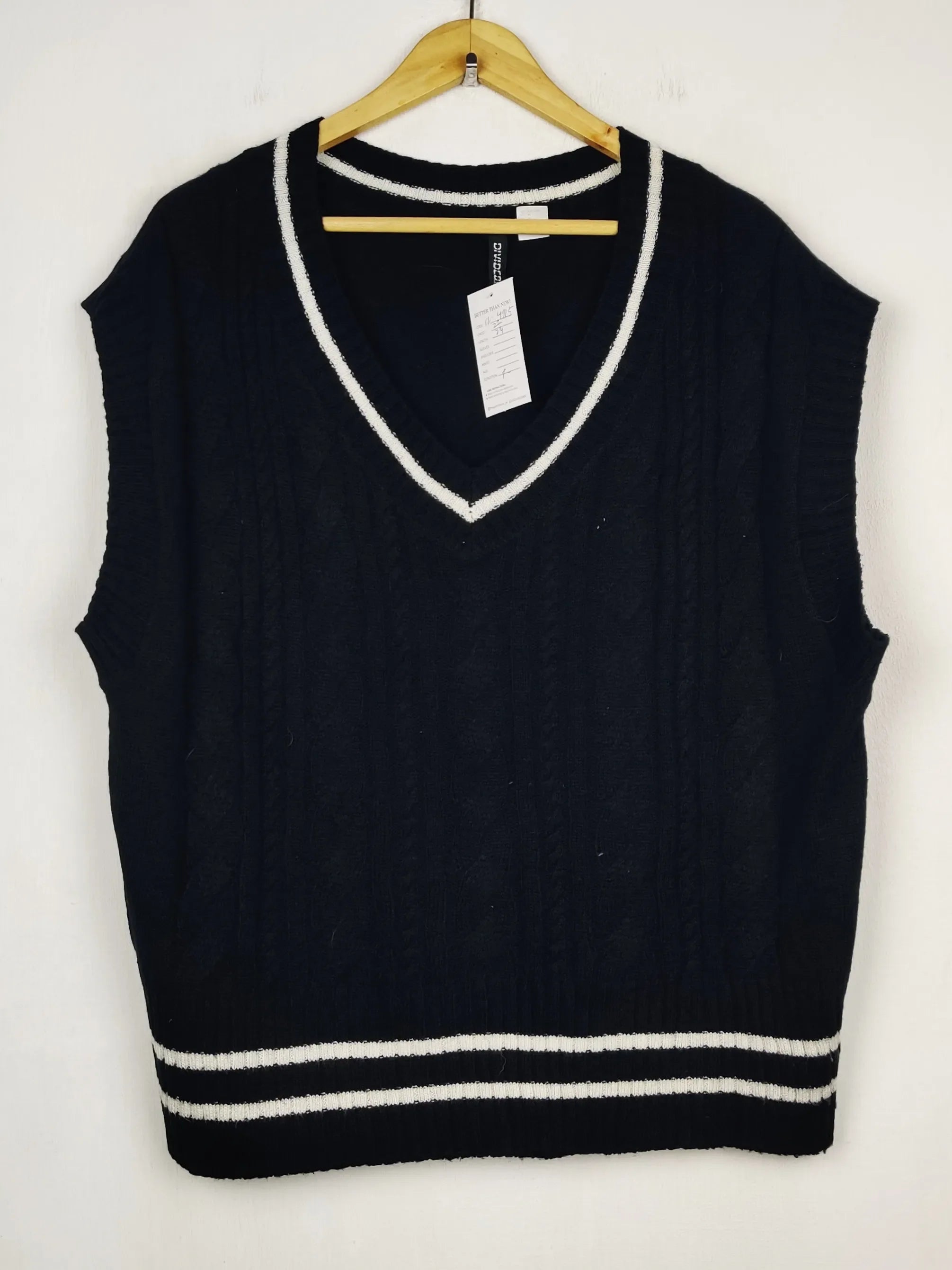 Buy online pre-used pre-loved 100% authentic & Original branded H&M (SL-4915) available in Pakistan. Top international brands avilable.