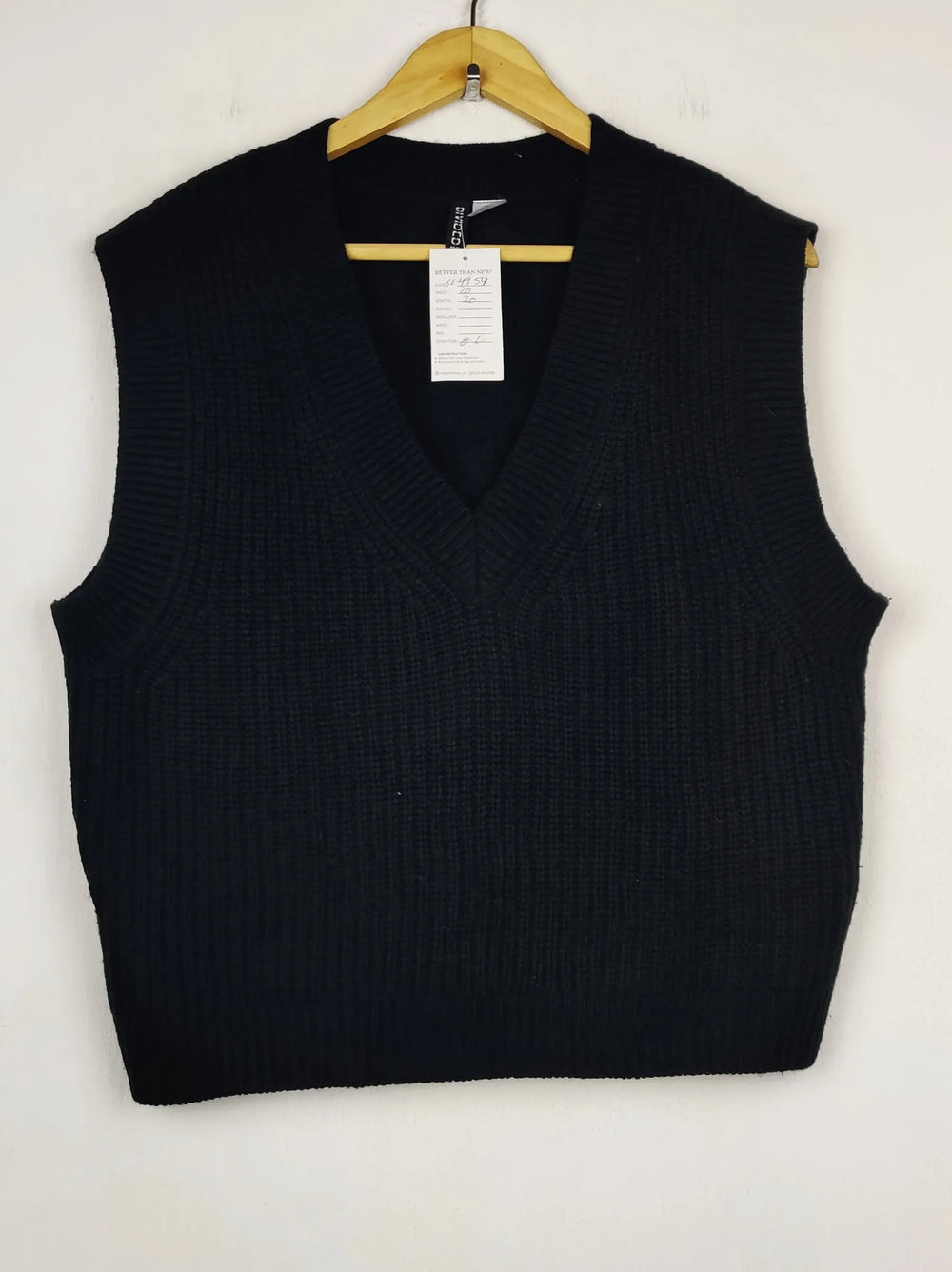 Buy online pre-used pre-loved 100% authentic & Original branded H&M (SL-4954) available in Pakistan. Top international brands avilable.